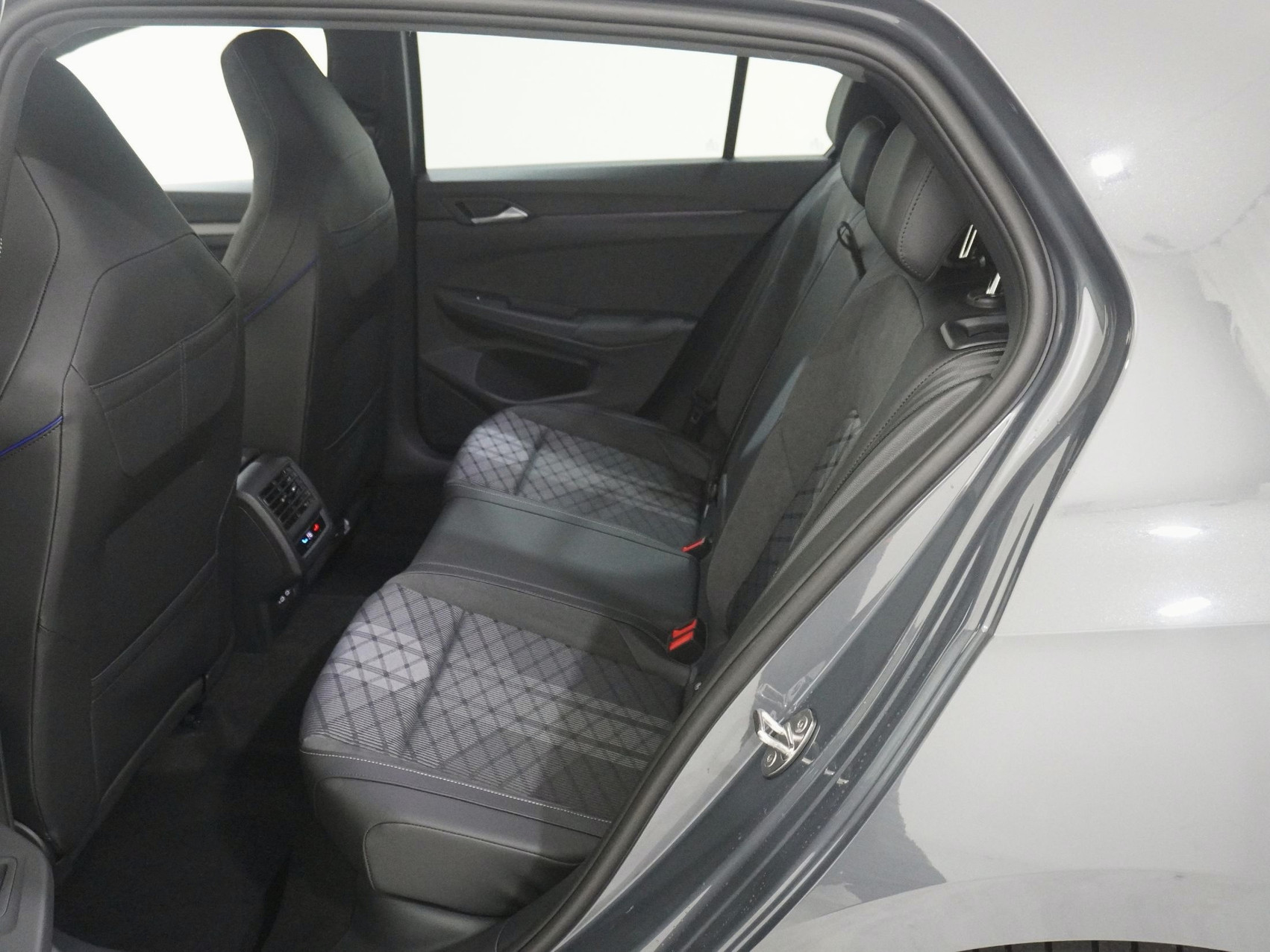 VW Golf VIII 1.5 eTSI R-Line DSG