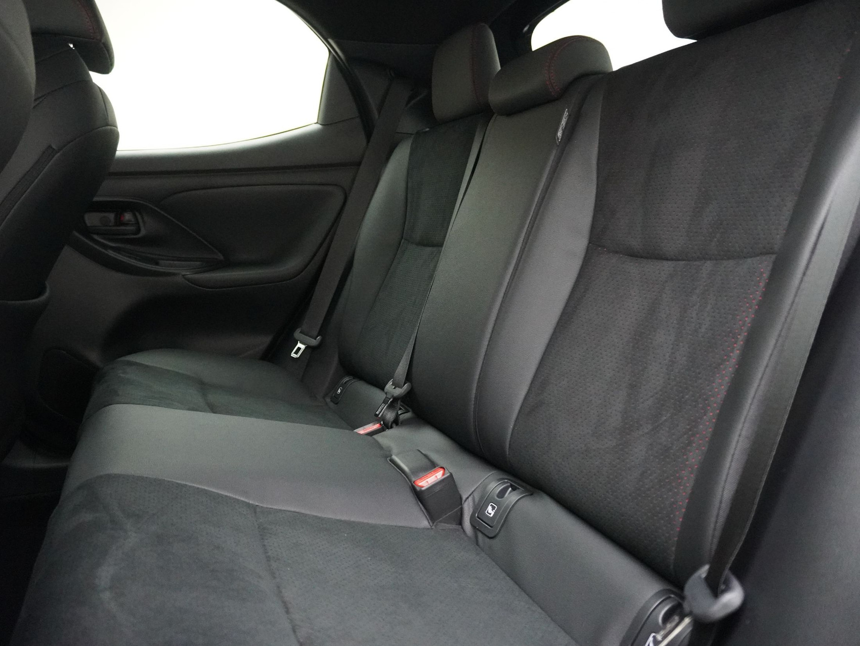 TOYOTA Yaris 1.5 VVT-i HSD GR Sport **  130 PS **