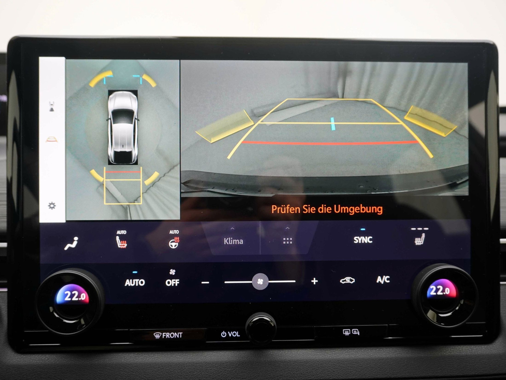 TOYOTA C-HR+ 77 kWh AWD Premium ** 22KW Ladung **