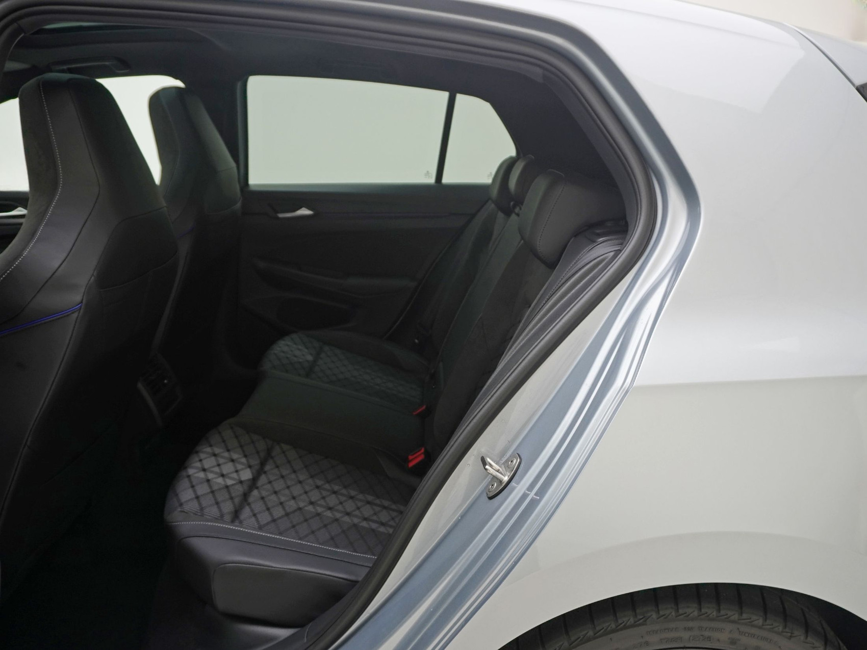 VW Golf VIII 1.5 eTSI R-Line DSG