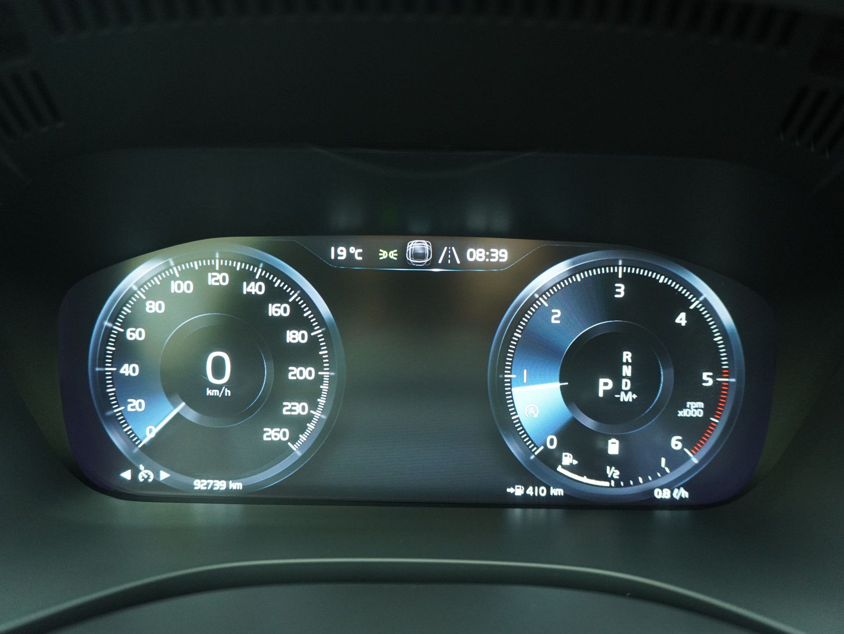 VOLVO XC60 2.0 B4 MH Momentum AWD