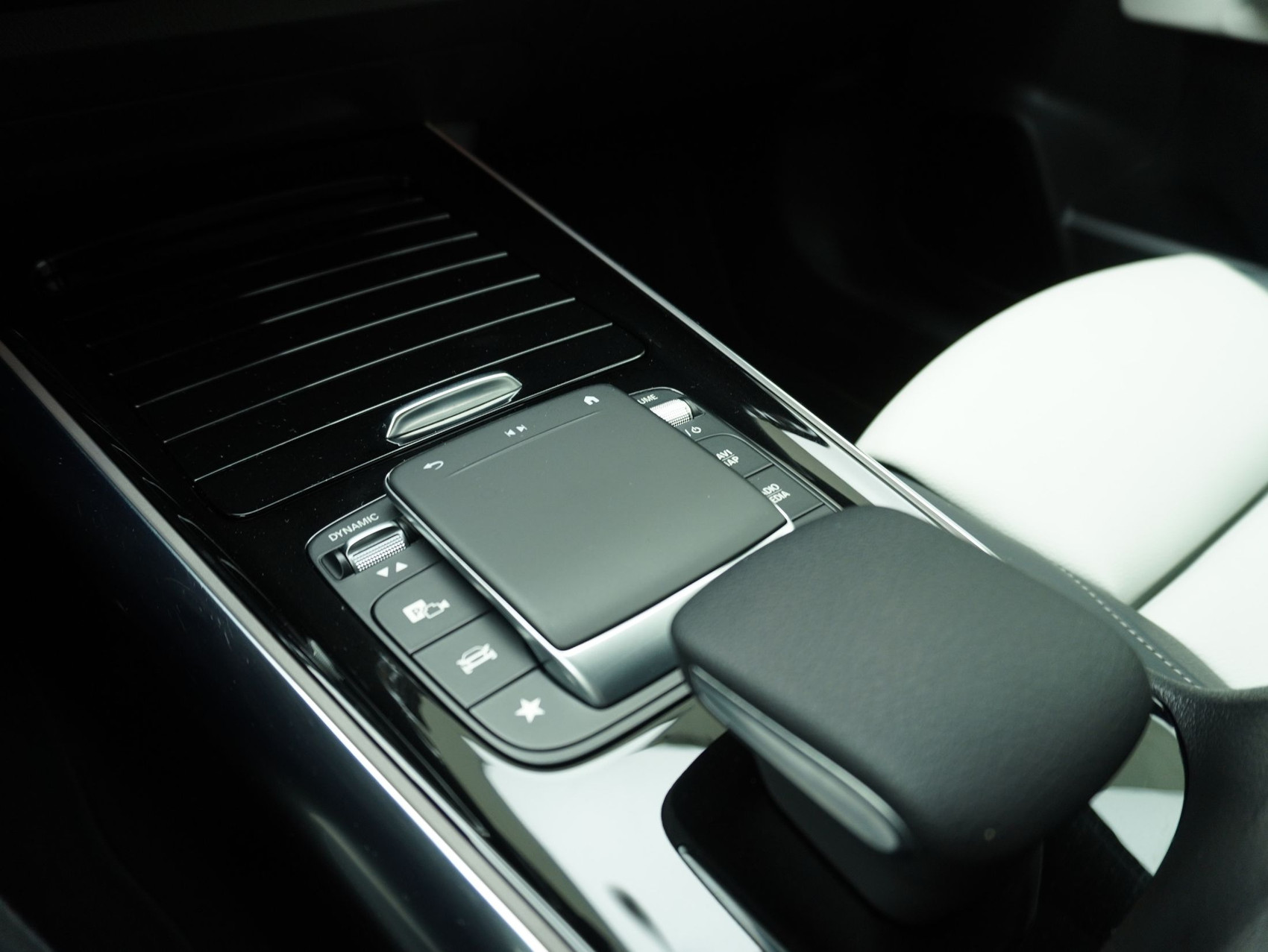 MERCEDES-BENZ B-Klasse B 250 AMG Line 4matic