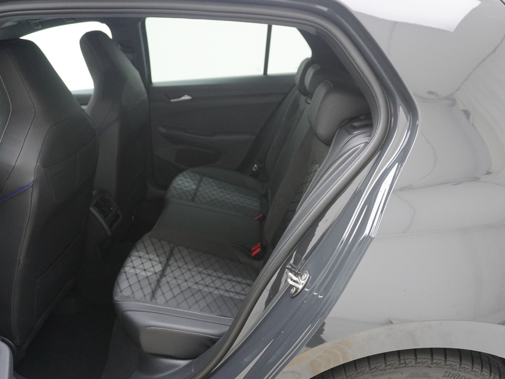 VW Golf VIII 1.5 eTSI R-Line DSG