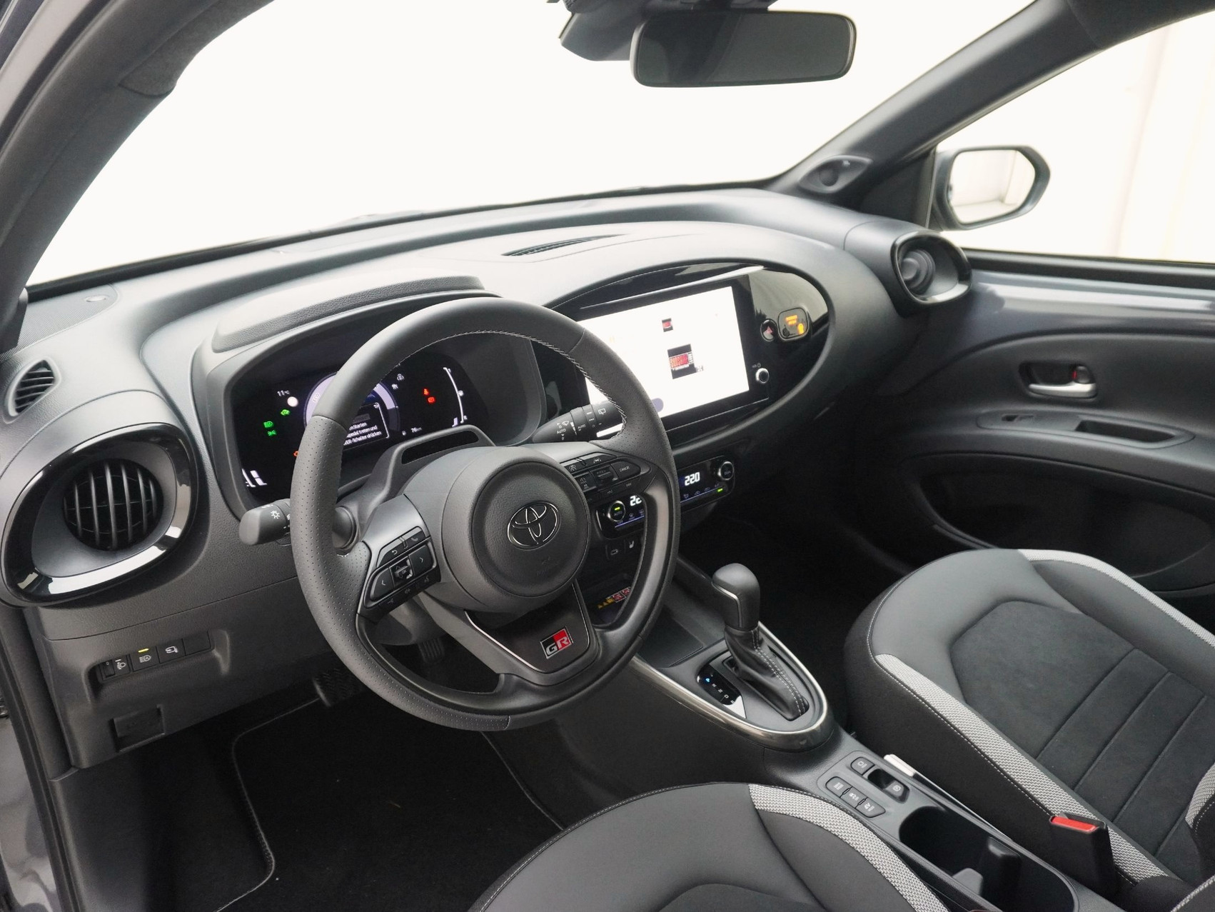 TOYOTA Aygo X 1.5 VVT-i HSD GR Sport