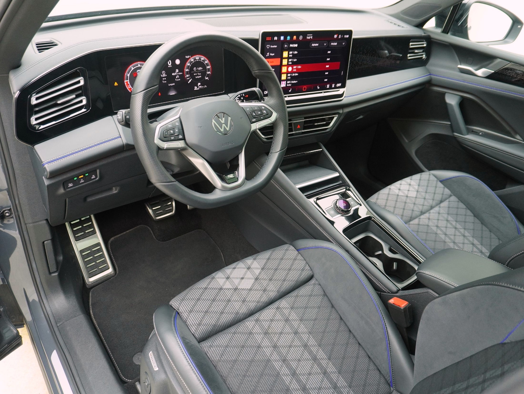 VW Tiguan 2.0 TSI DSG R-Line Black Style 4Motion (2025)