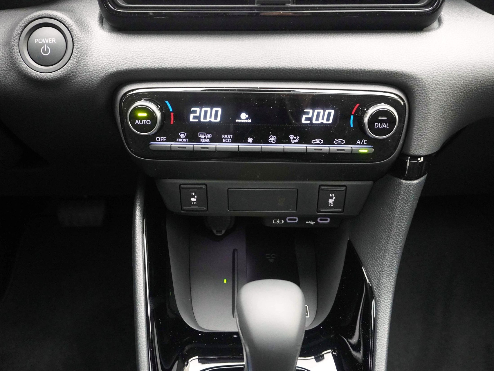 TOYOTA Yaris 1.5 VVT-i HSD Premium 😎 Panorama-Glasdach 🤠