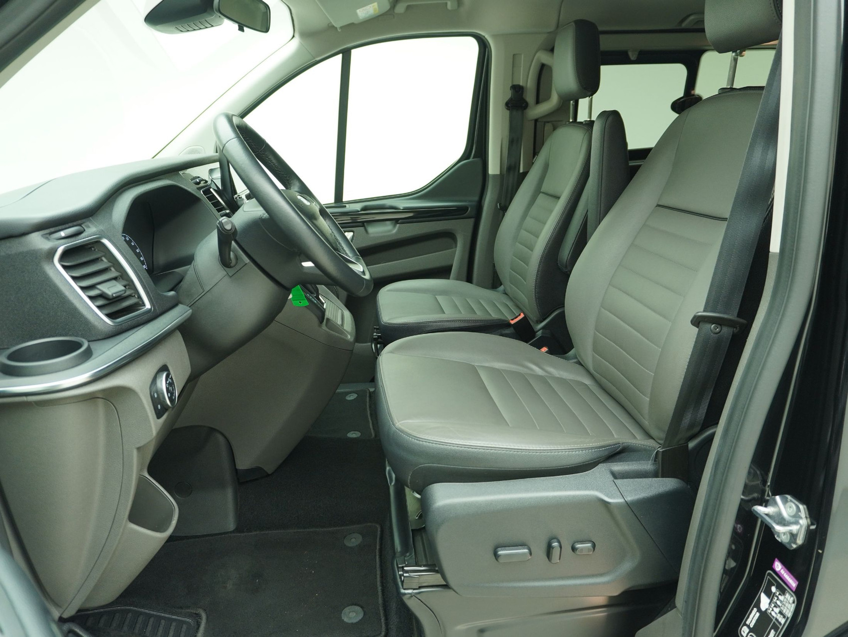 FORD Tourneo C Bus 320 L1 2.0 TDCi Titanium X