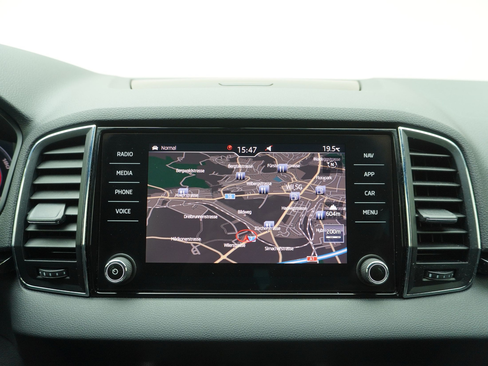 SKODA Karoq 2.0 TSI DSG Sport Line 4×4