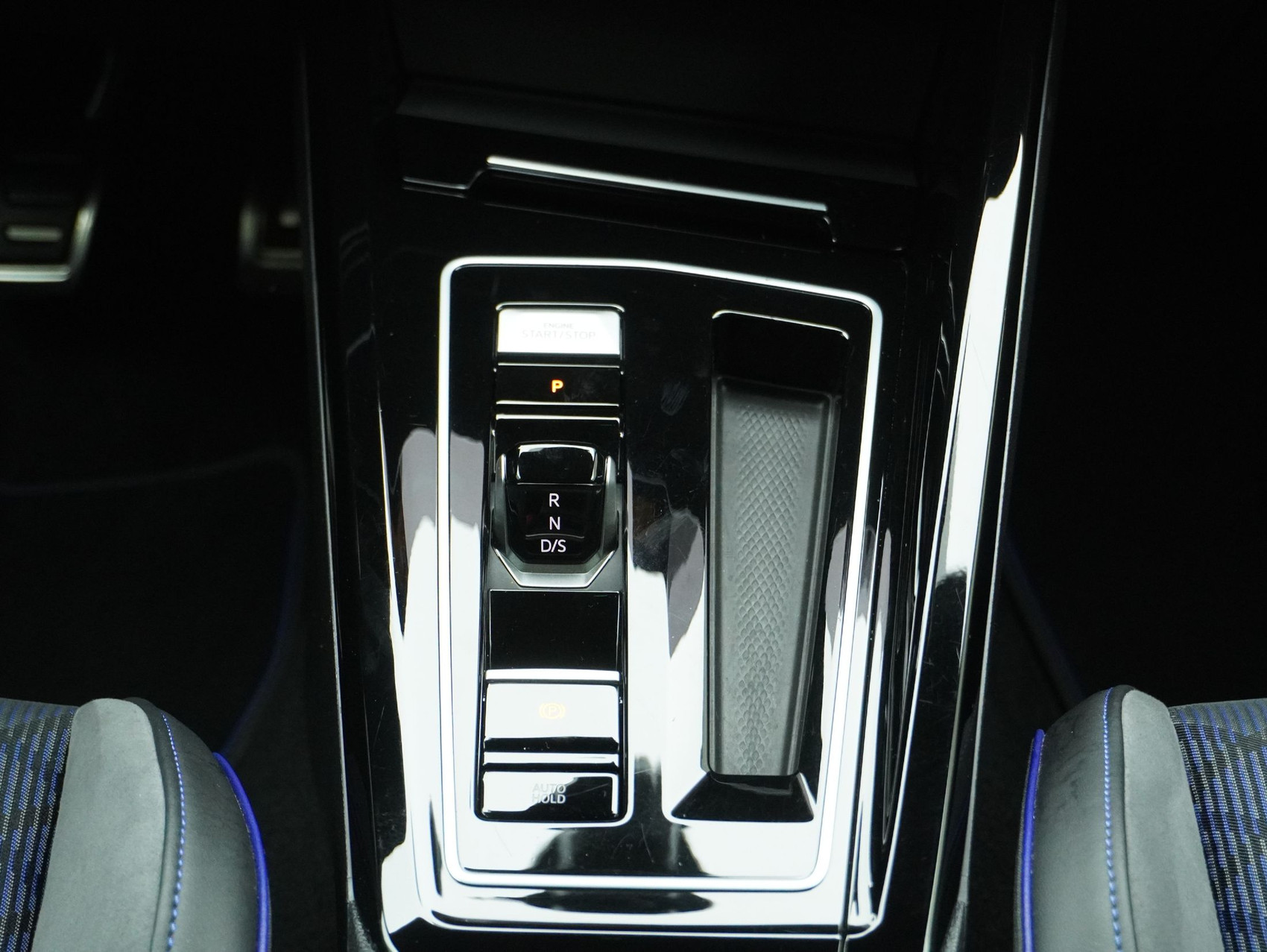 VW Golf 8.5 2.0 TSI DSG R Black Edition 4Motion (2025)