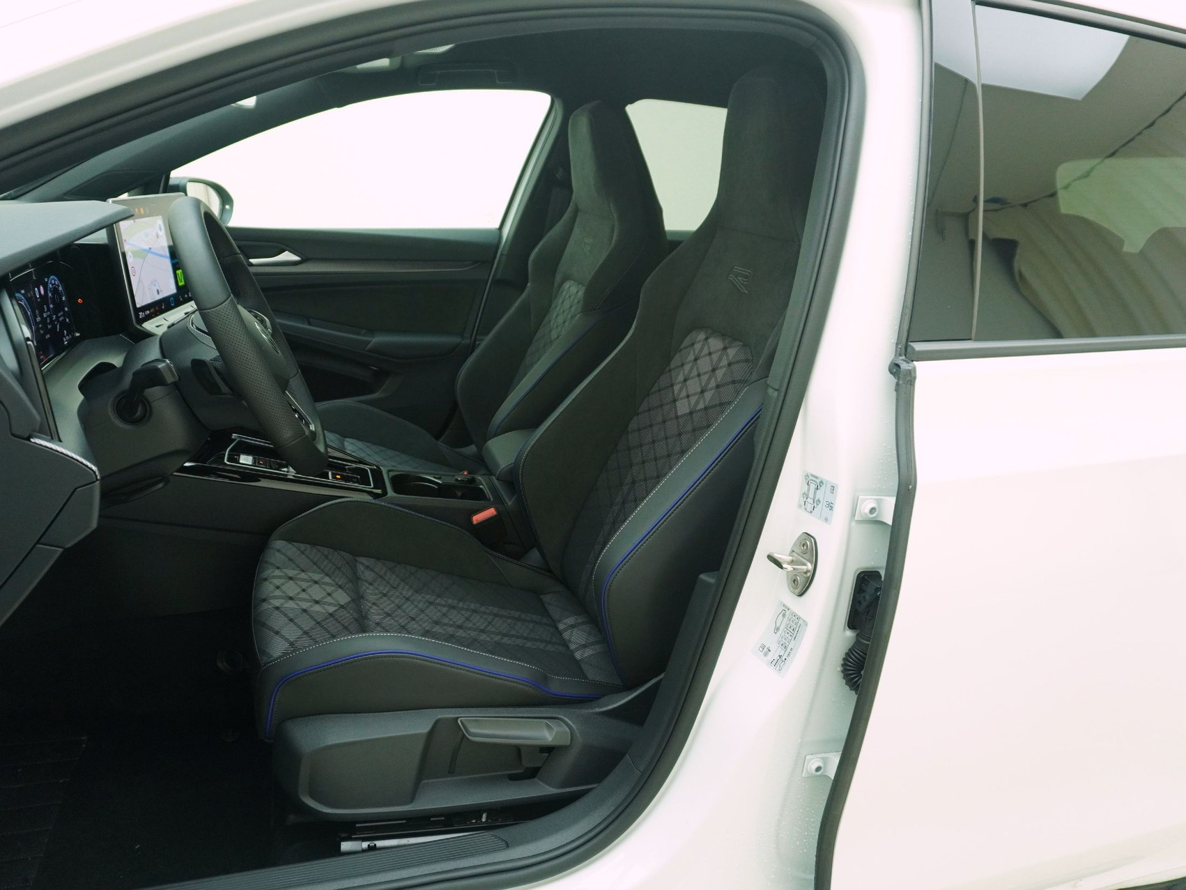 VW Golf VIII 1.5 eTSI R-Line DSG