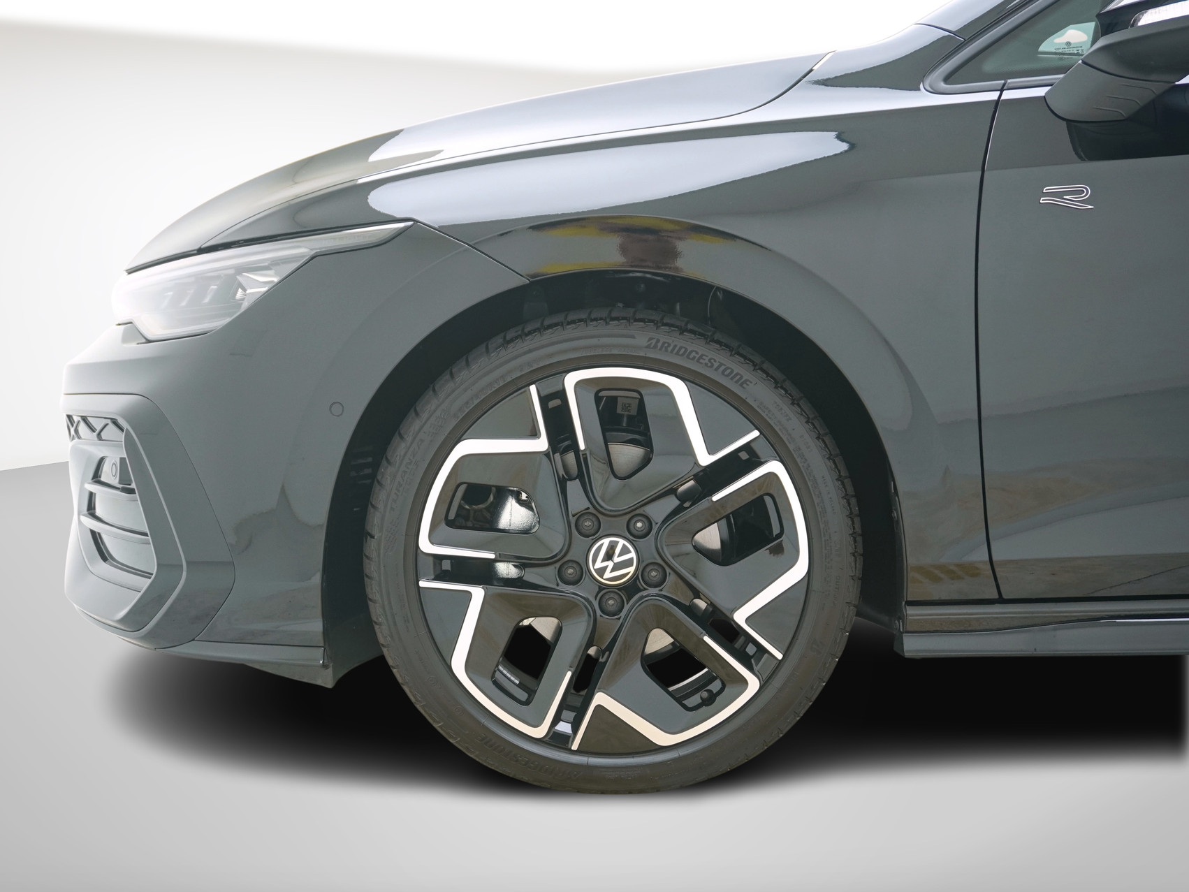 VW Golf VIII 1.5 eTSI R-Line DSG