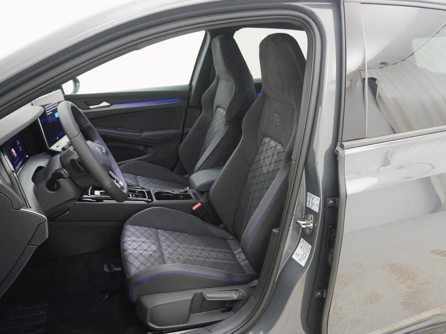 VW Golf VIII 1.5 eTSI R-Line DSG