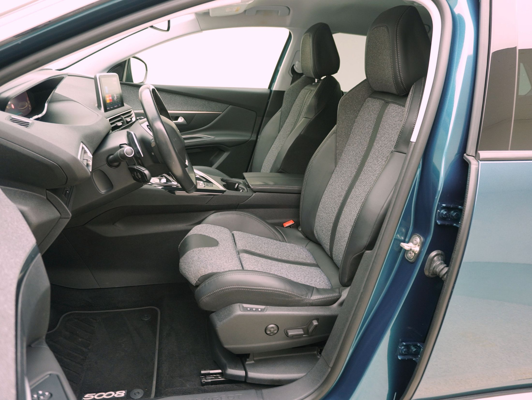 PEUGEOT 5008 1.6 THP Allure
