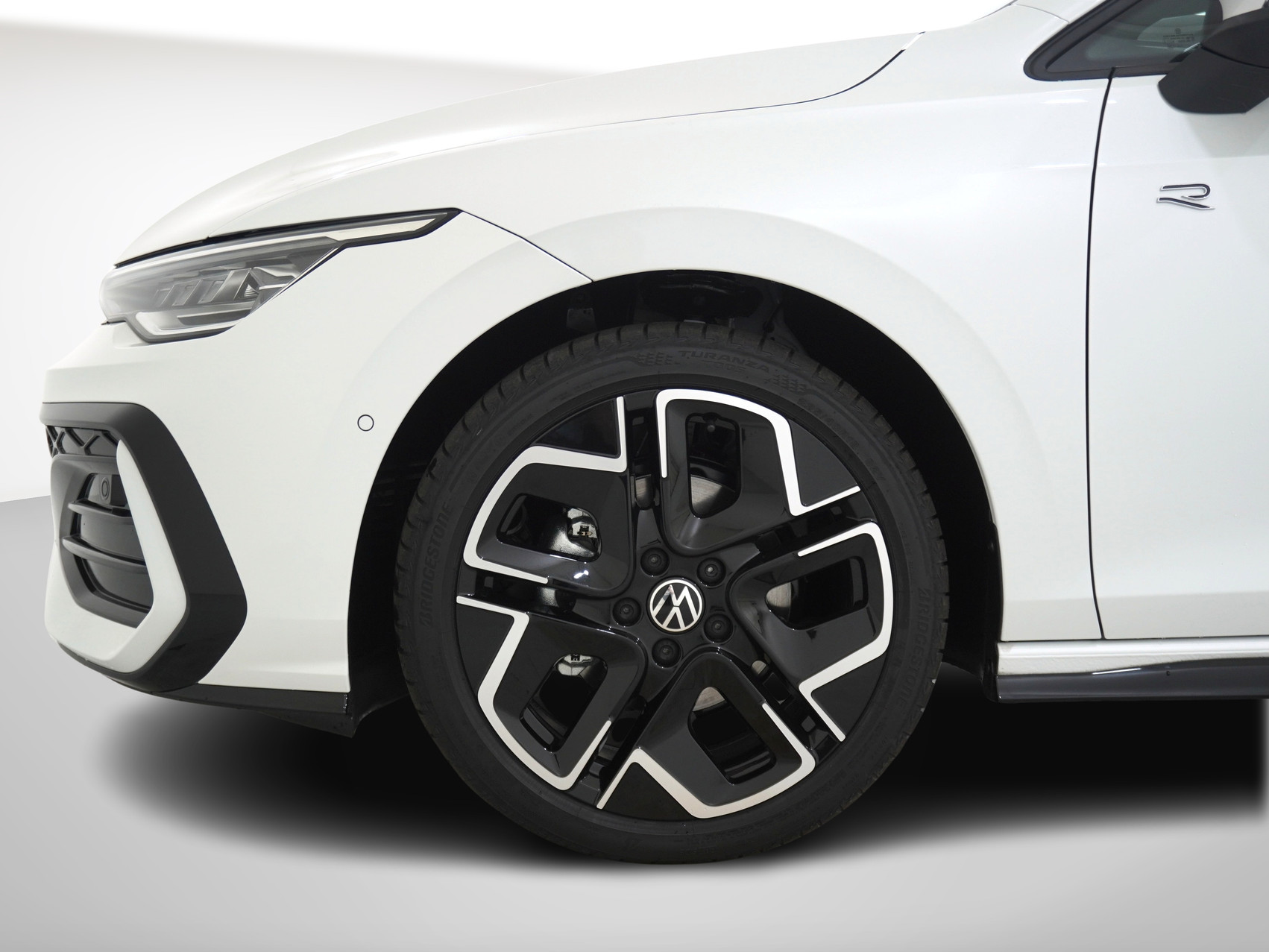 VW Golf VIII 1.5 eTSI R-Line DSG