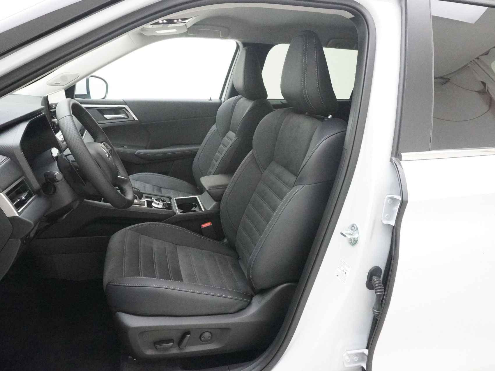 MITSUBISHI Outlander 2.4 PHEV Invite 4×4