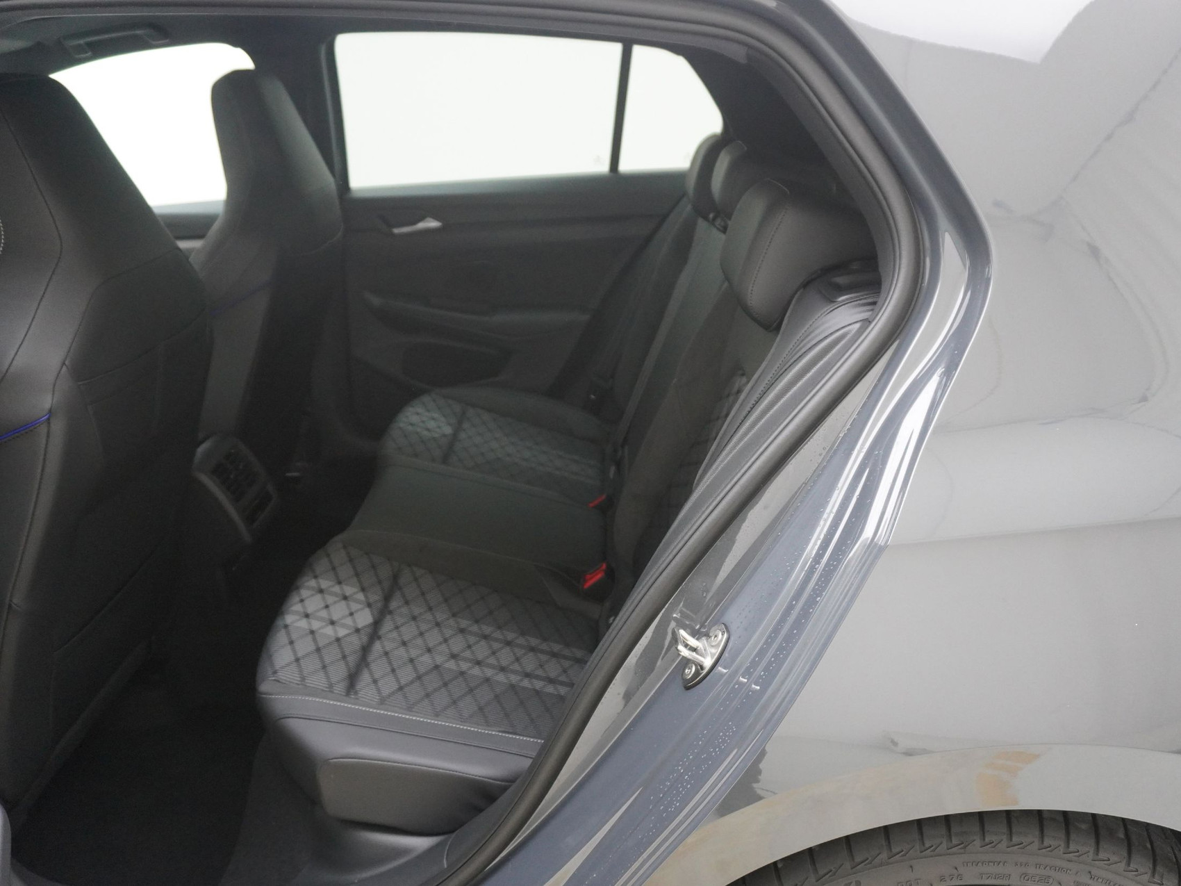 VW Golf VIII 1.5 eTSI R-Line DSG