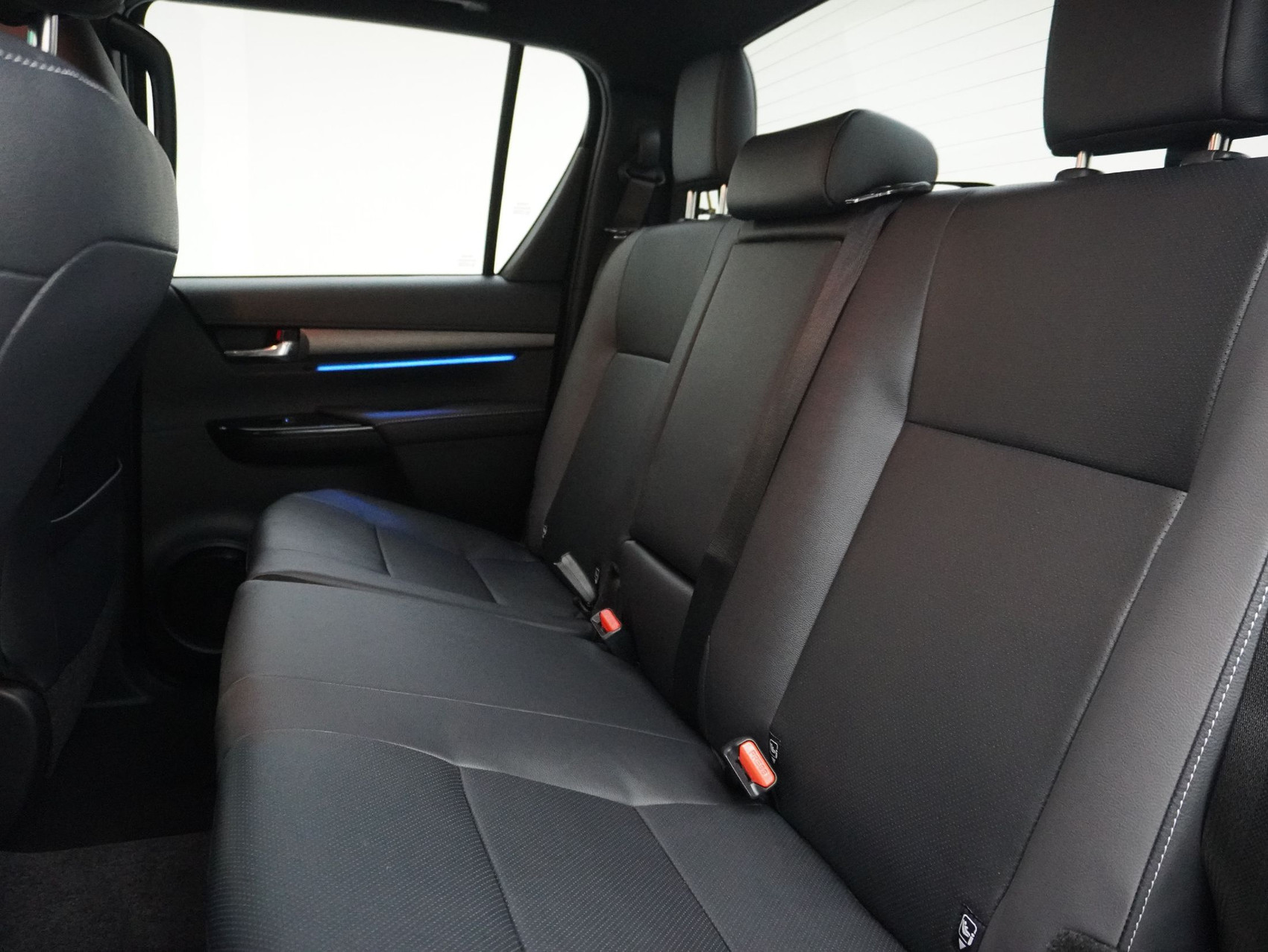 TOYOTA Hilux Double Cab.-Pick-up 2.8 D-4D 204 Invincible MHEV