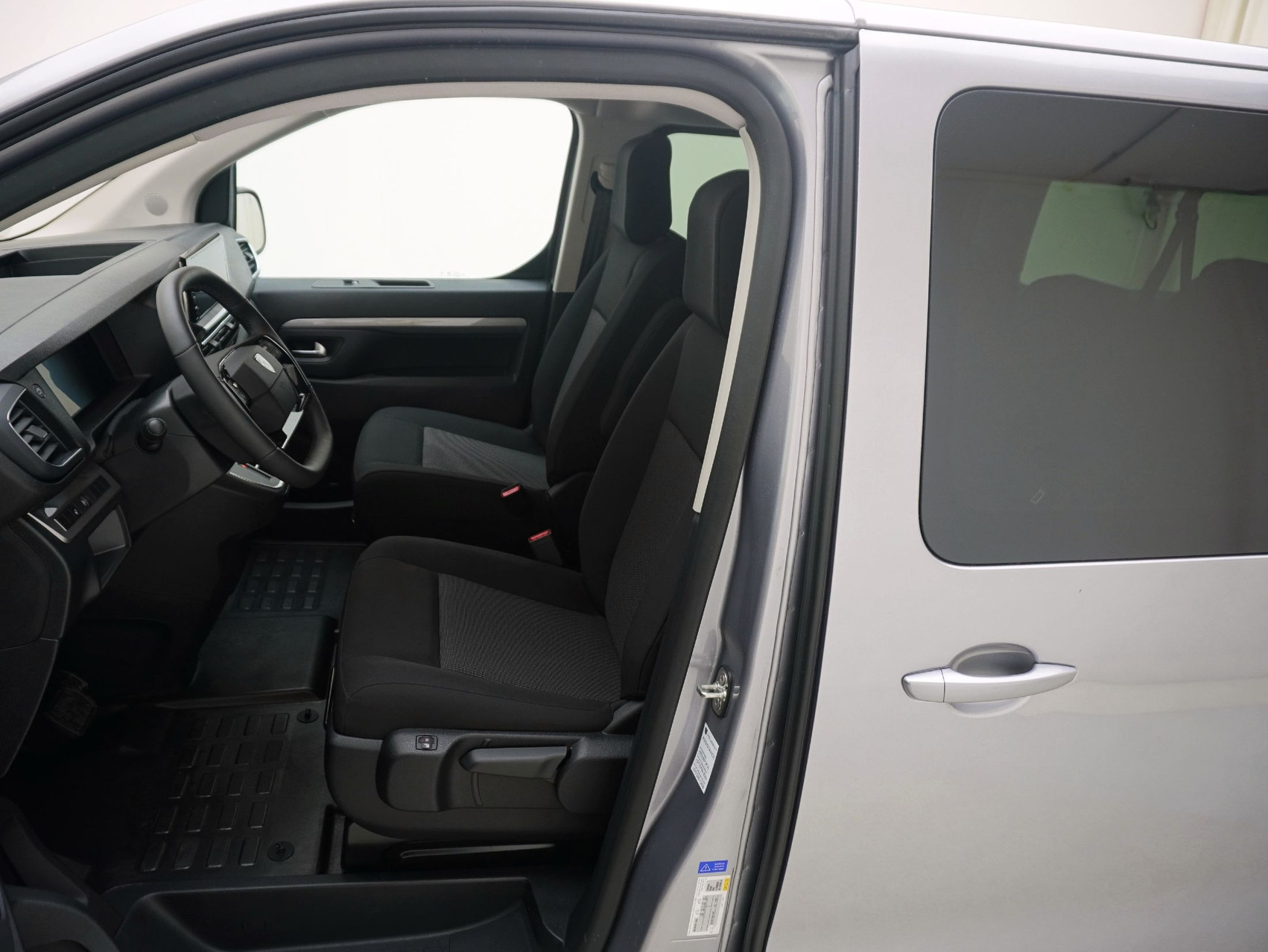 PEUGEOT Traveller Long 2.0 BlueHDi Business