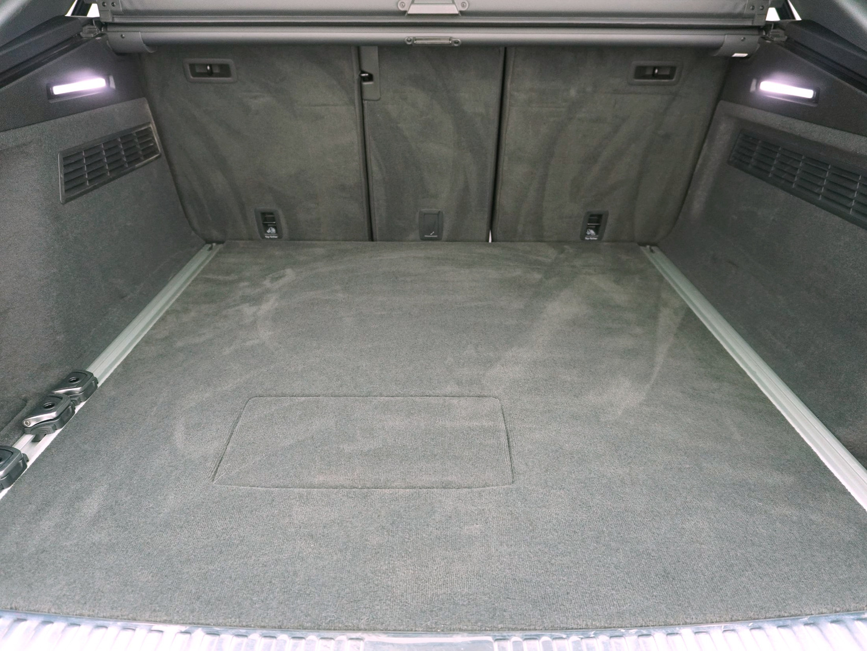 AUDI Q8 SUV 55 TFSI e S line quattro T-Tronic **Audi Werksgarantie bis 06/2030**