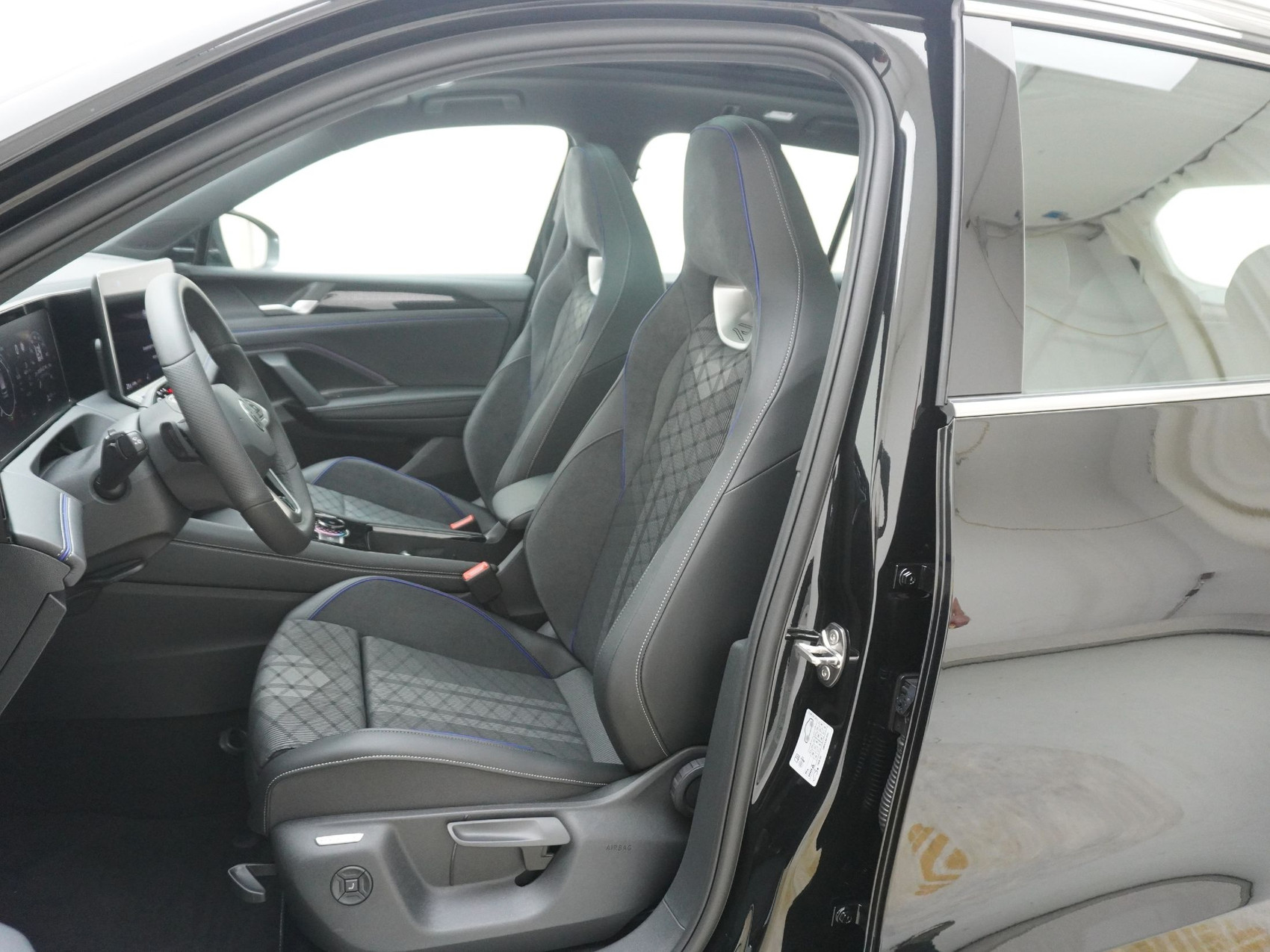 VW Tiguan 2.0 TSI R-Line 4Motion