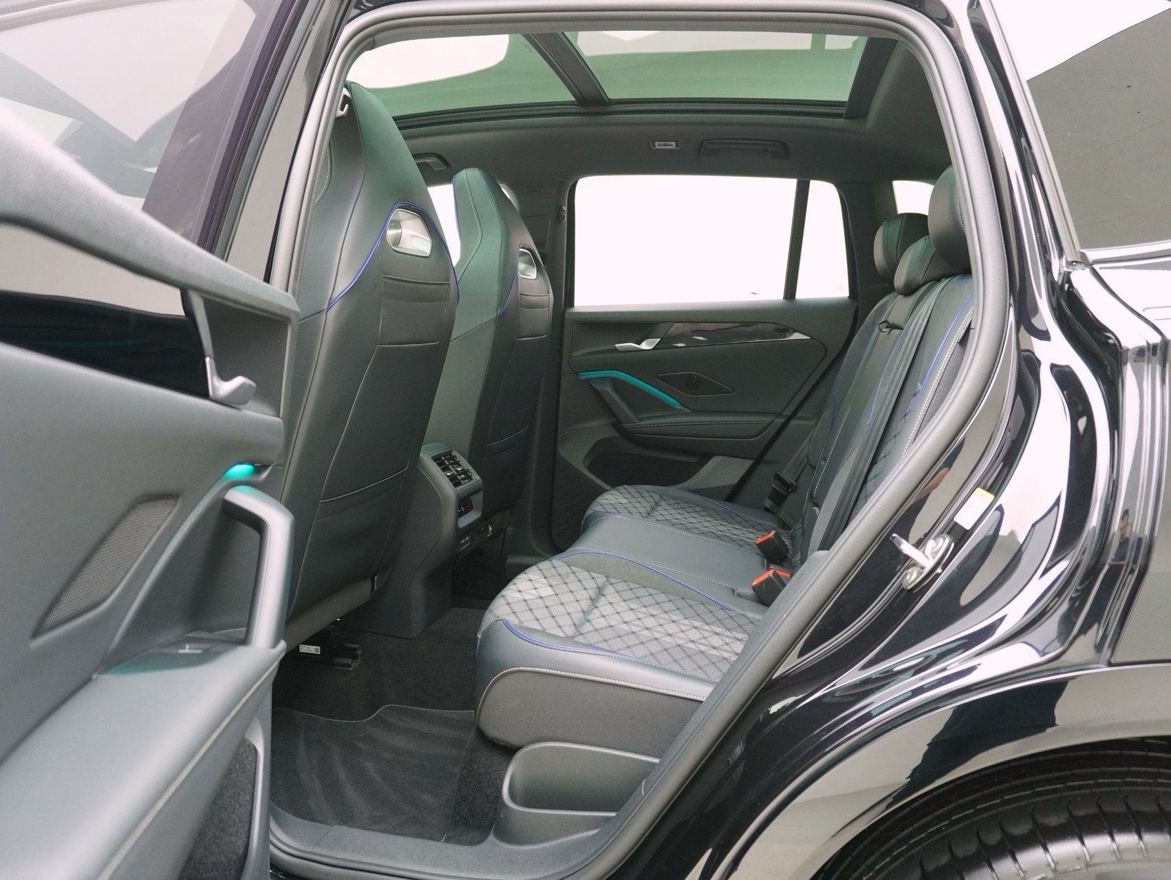 VW Tiguan 2.0 TDI DSG R-Line Black Style 4Motion (2025)