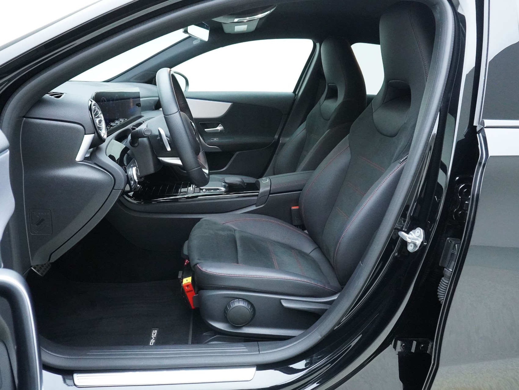 MERCEDES-BENZ A-Klasse A 250 e AMG Line