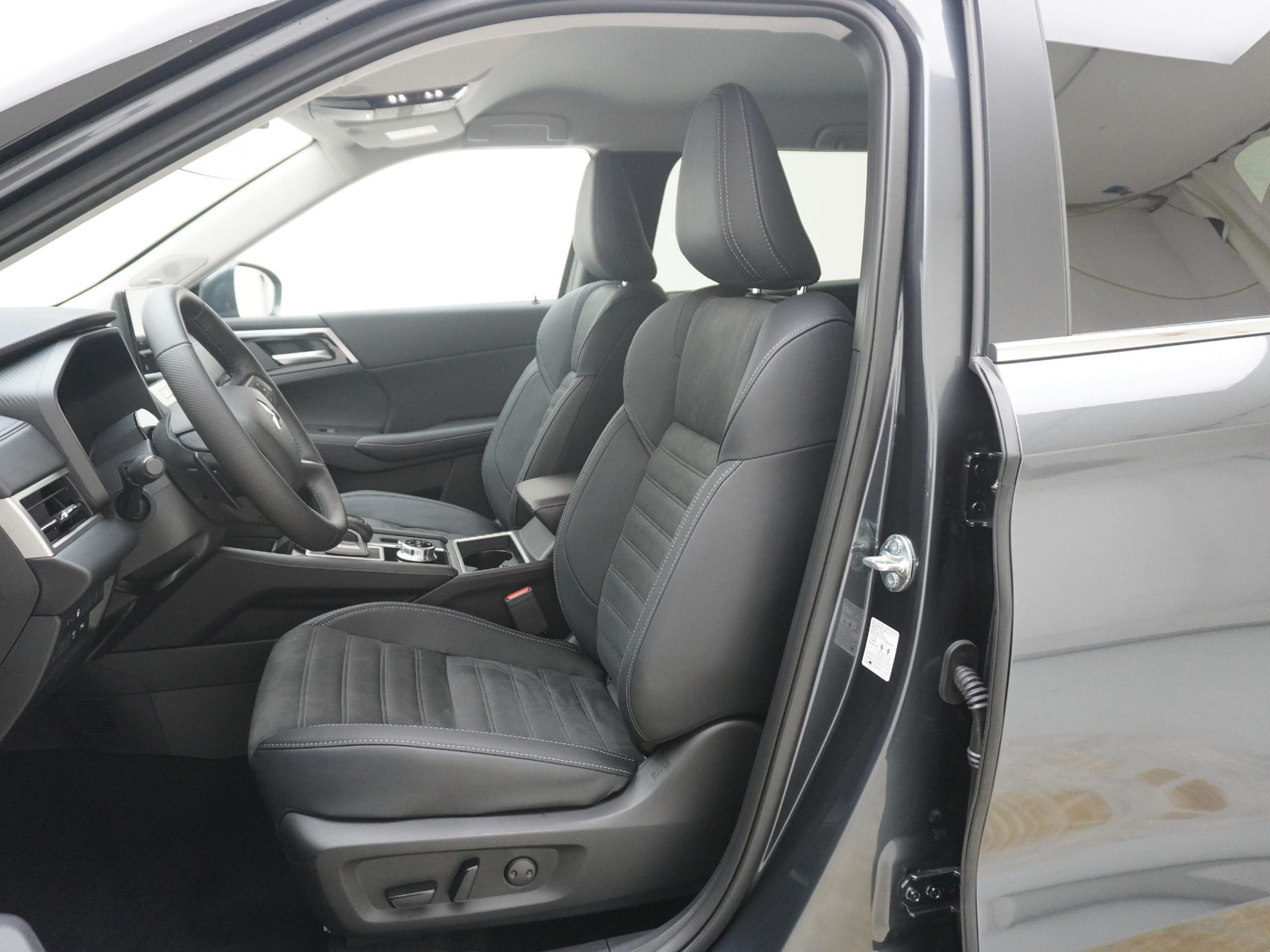 MITSUBISHI Outlander 2.4 PHEV Invite 4×4