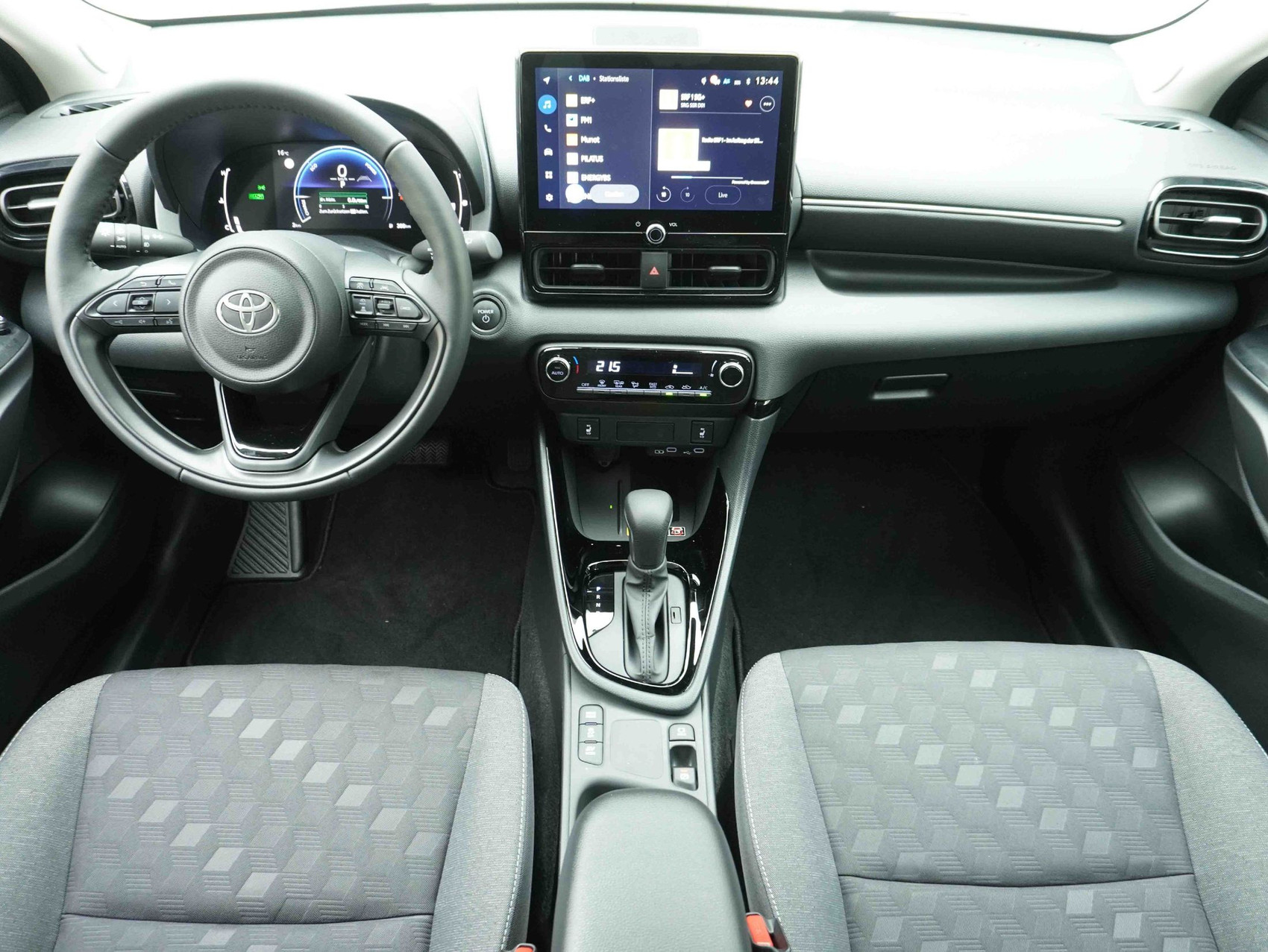 TOYOTA Yaris 1.5 VVT-i HSD Trend