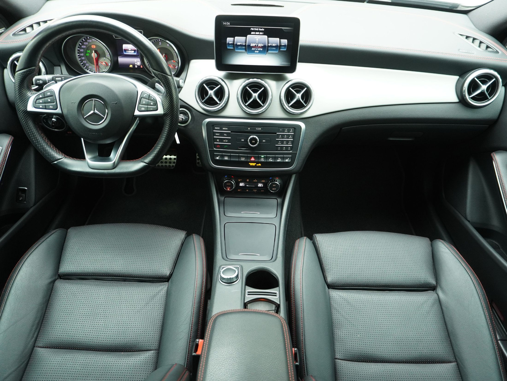 MERCEDES-BENZ GLA-Klasse GLA 250 AMG Line 4matic