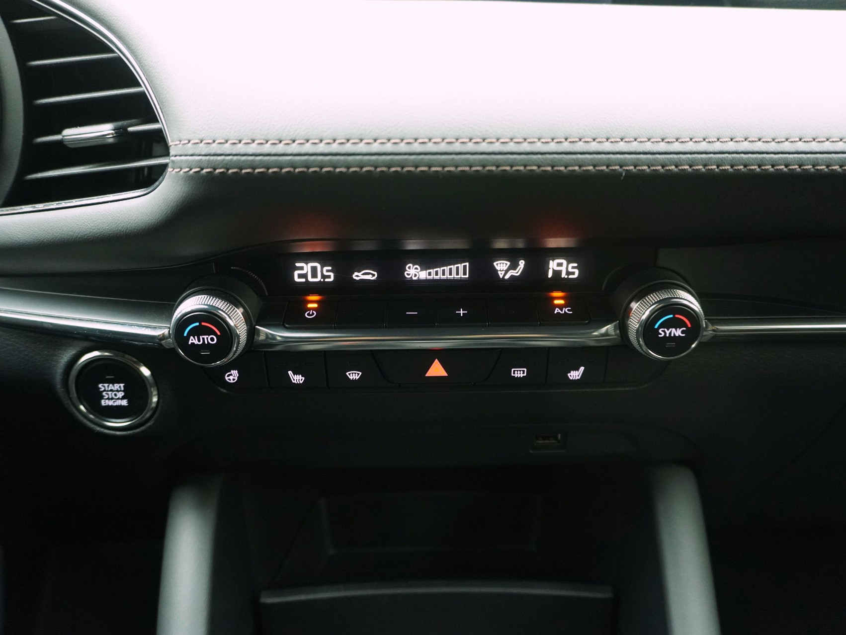 MAZDA 3 Hatchback 2.0 Revolution