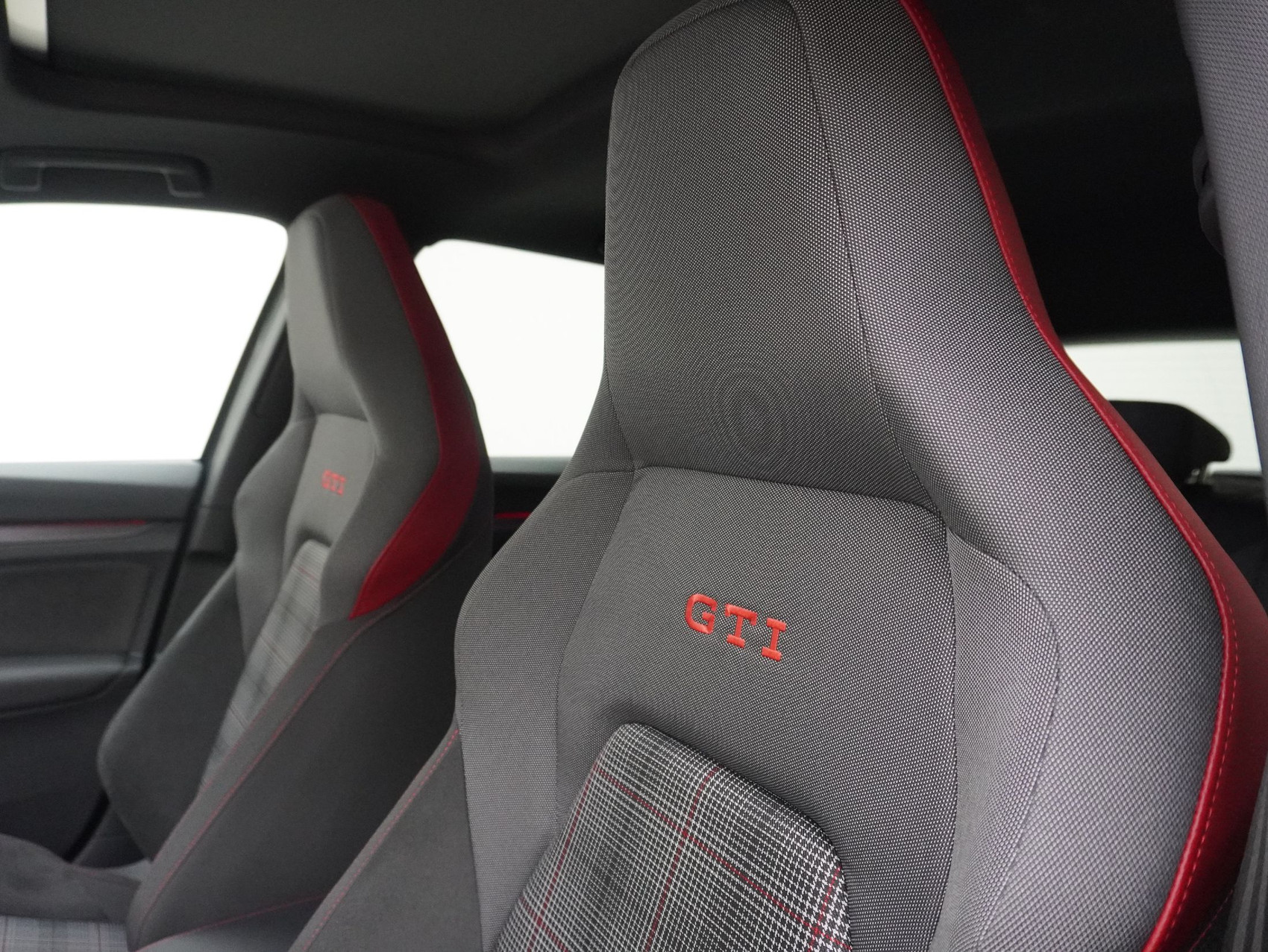 VW Golf 8.5 2.0 TSI DSG GTI Black Style (2025) ** Anhängerkupplung / Harman/Kardon / Panoramadach**