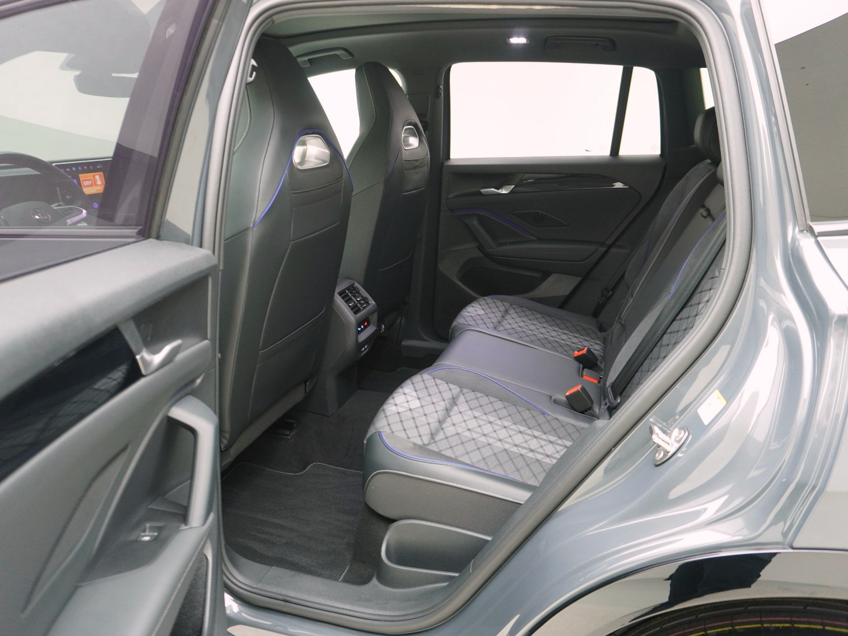 VW Tiguan 2.0 TDI DSG R-Line Black Style 4Motion (2025)