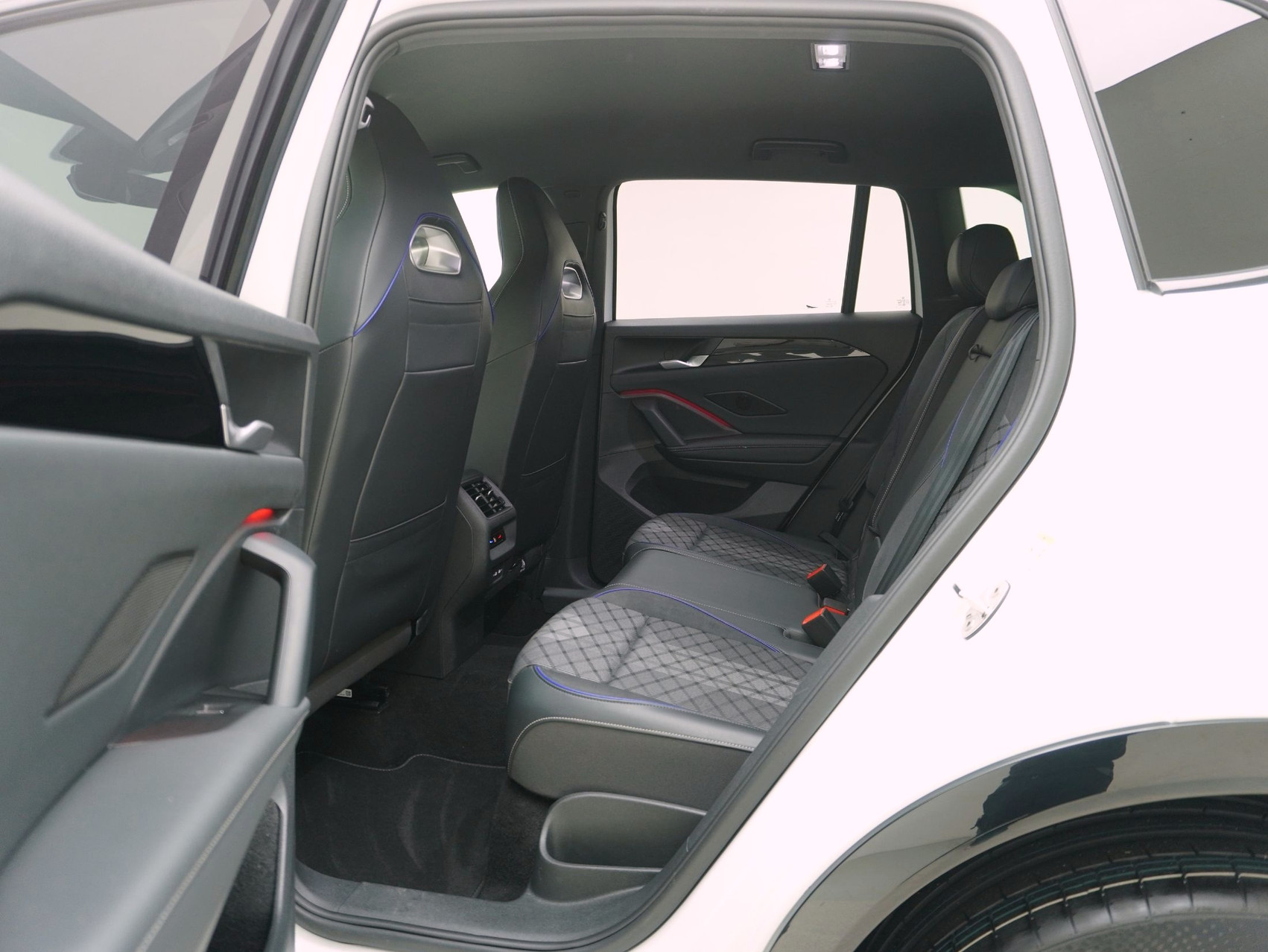 VW Tiguan 2.0 TSI DSG R-Line Black Style 4Motion (2025)