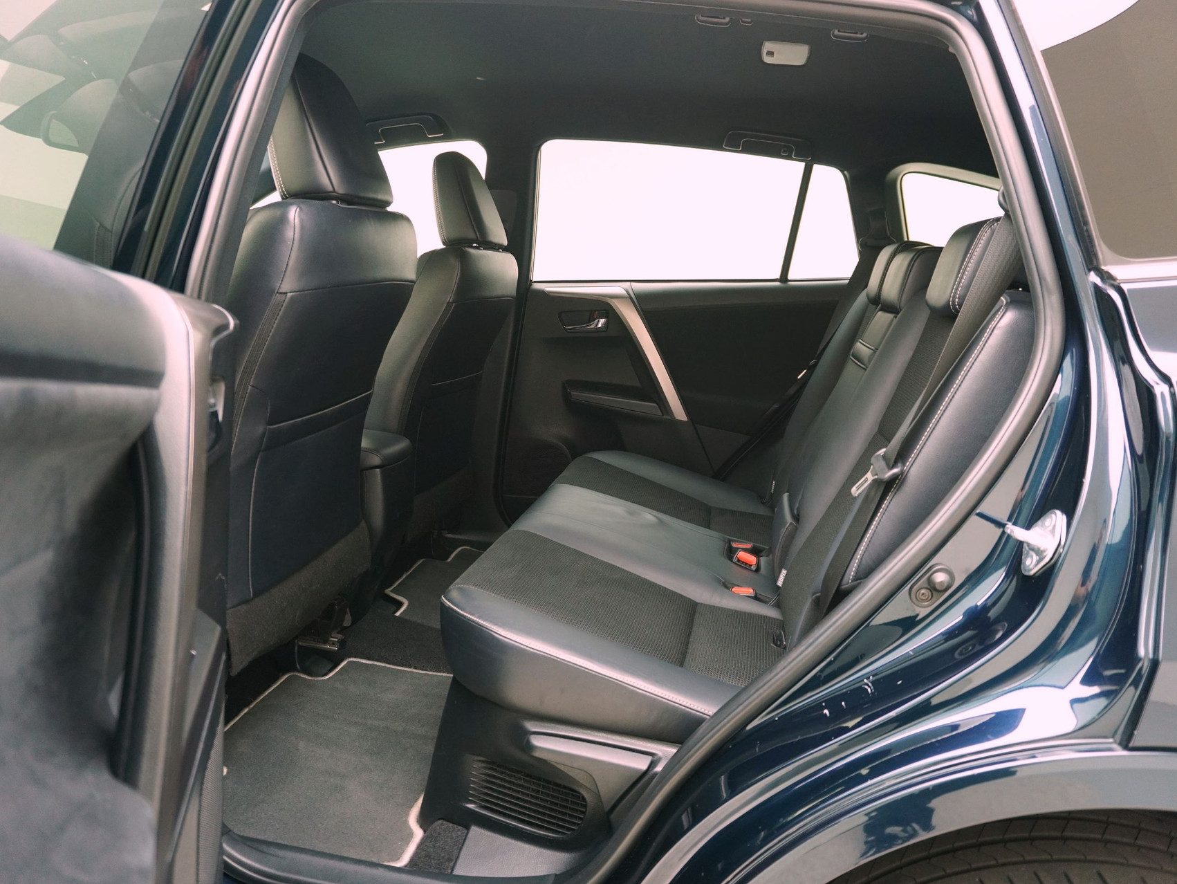 TOYOTA RAV4 2.5 HSD Sapphire