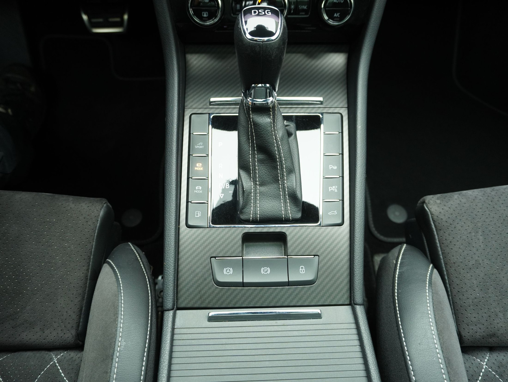 SKODA Superb Combi 1.4 TSI DSG PHEV Sport Line