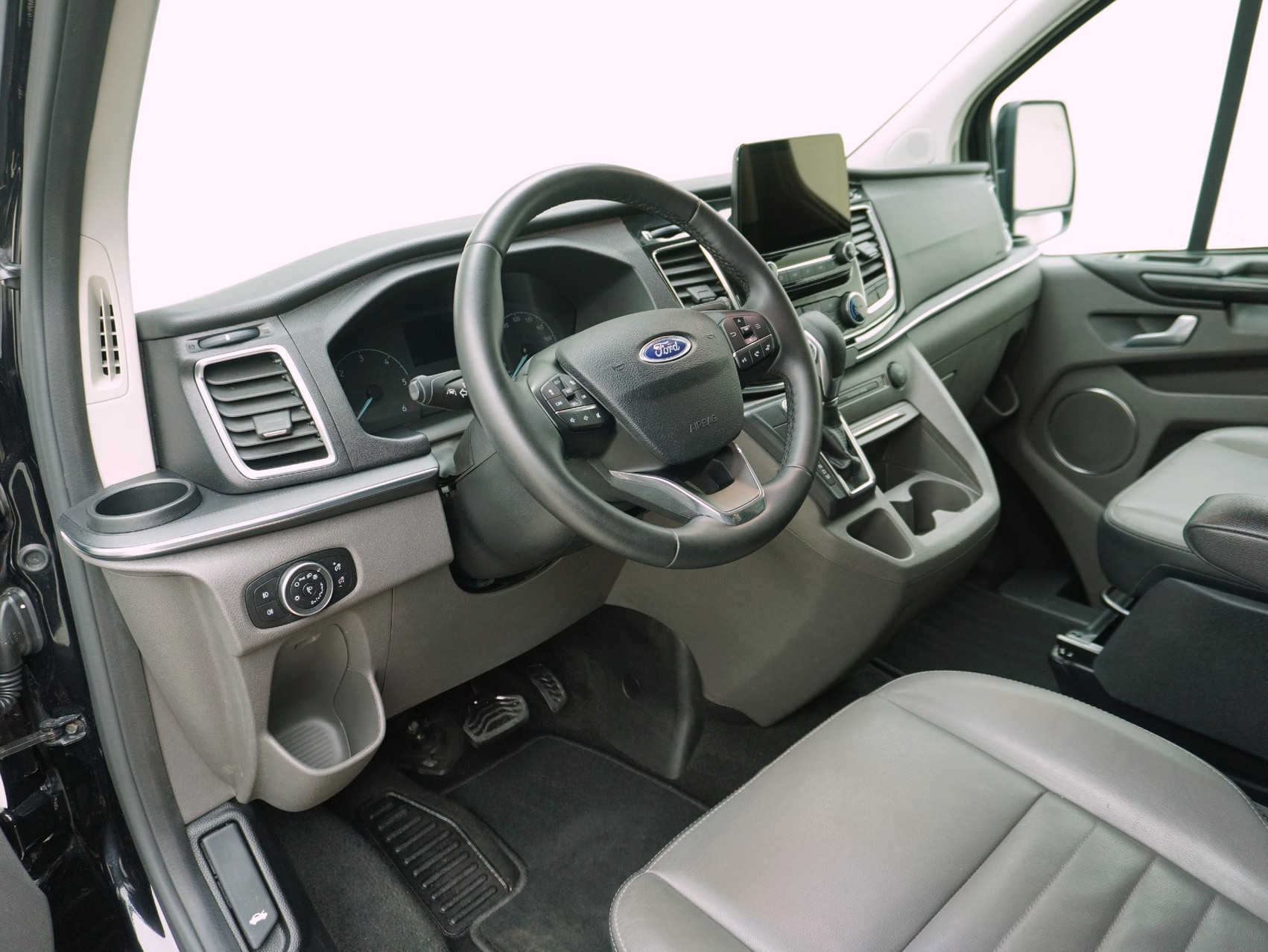 FORD Tourneo C Bus 320 L2 2.0 TDCi Titanium X