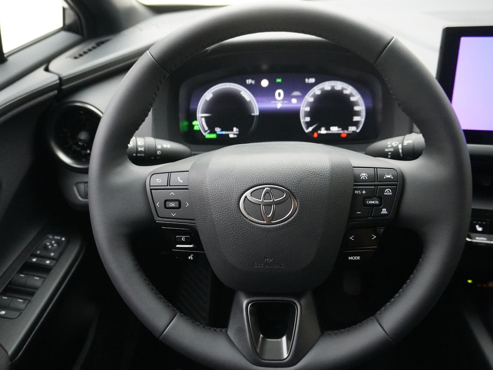 TOYOTA C-HR 2.0 PHEV Swiss Edition ** inkl. 8-Fach bereift **