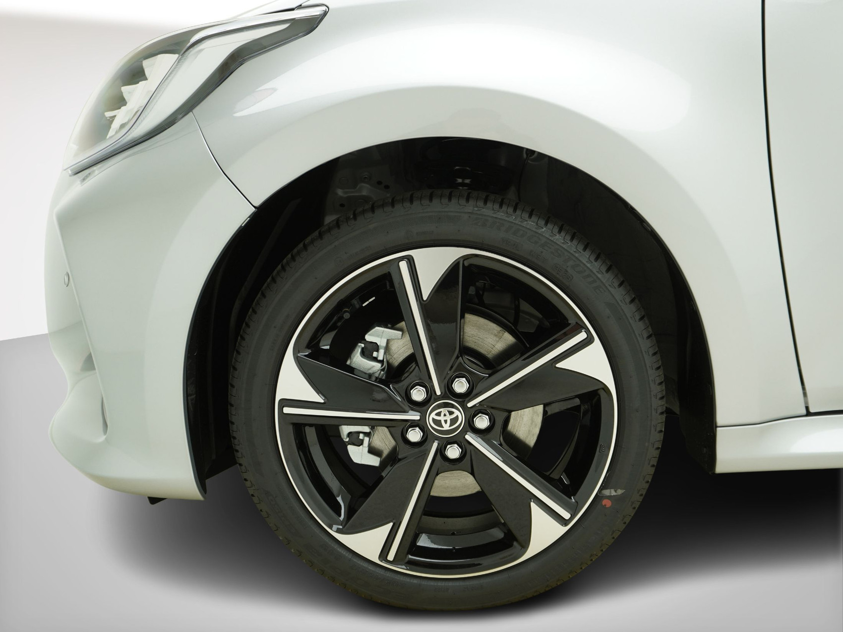 TOYOTA Yaris 1.5 VVT-i HSD Premium ** Panorama-Glasdach **