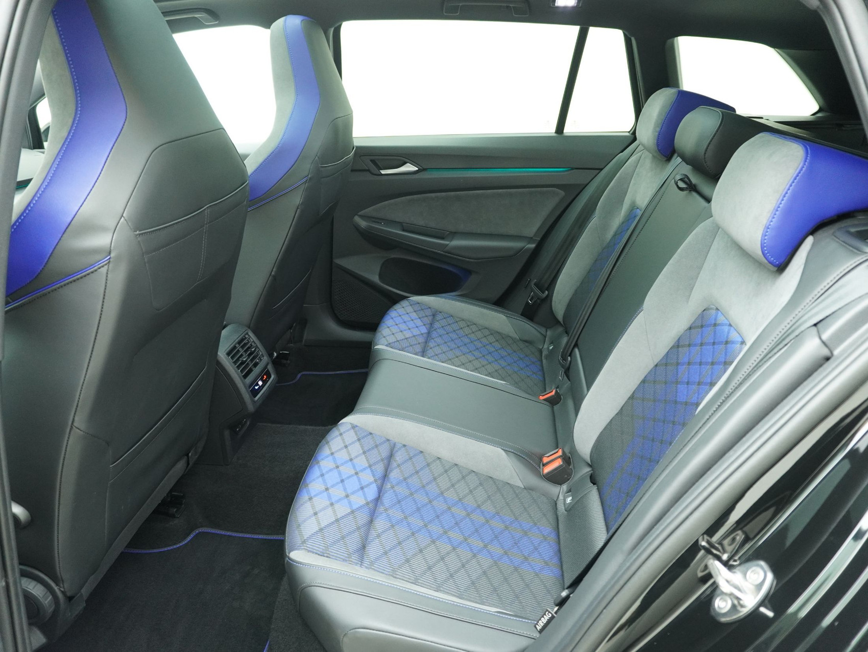 VW Golf Variant 8.5 2.0 TSI R Black Edition 4Motion (2025)