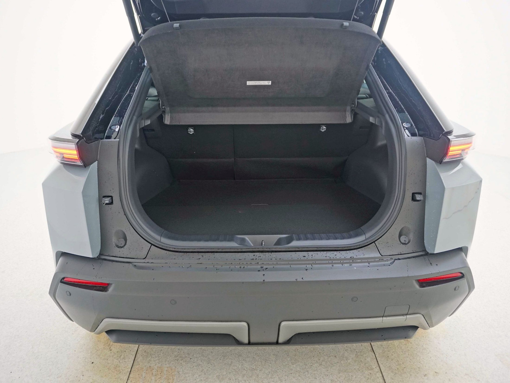 TOYOTA C-HR+ 77 kWh AWD Premium ** 22KW Ladung **