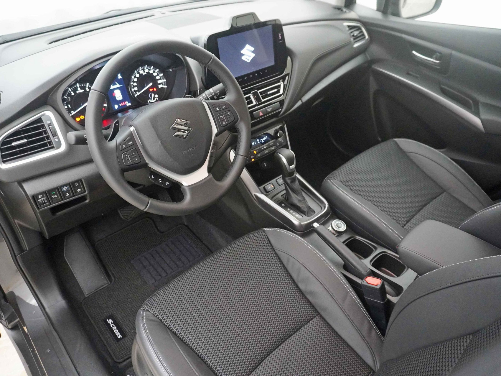 SUZUKI S-Cross 1.4 T Compact Top Hybrid 4×4