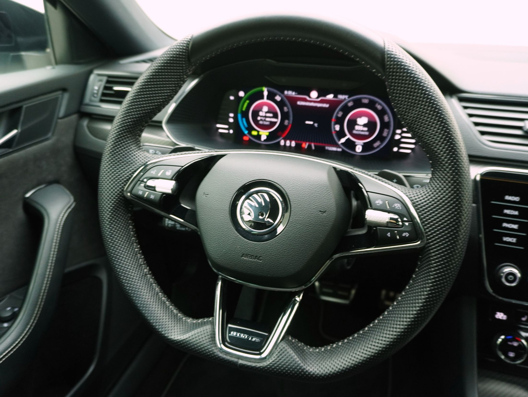 SKODA Superb Combi 1.4 TSI DSG PHEV Sport Line