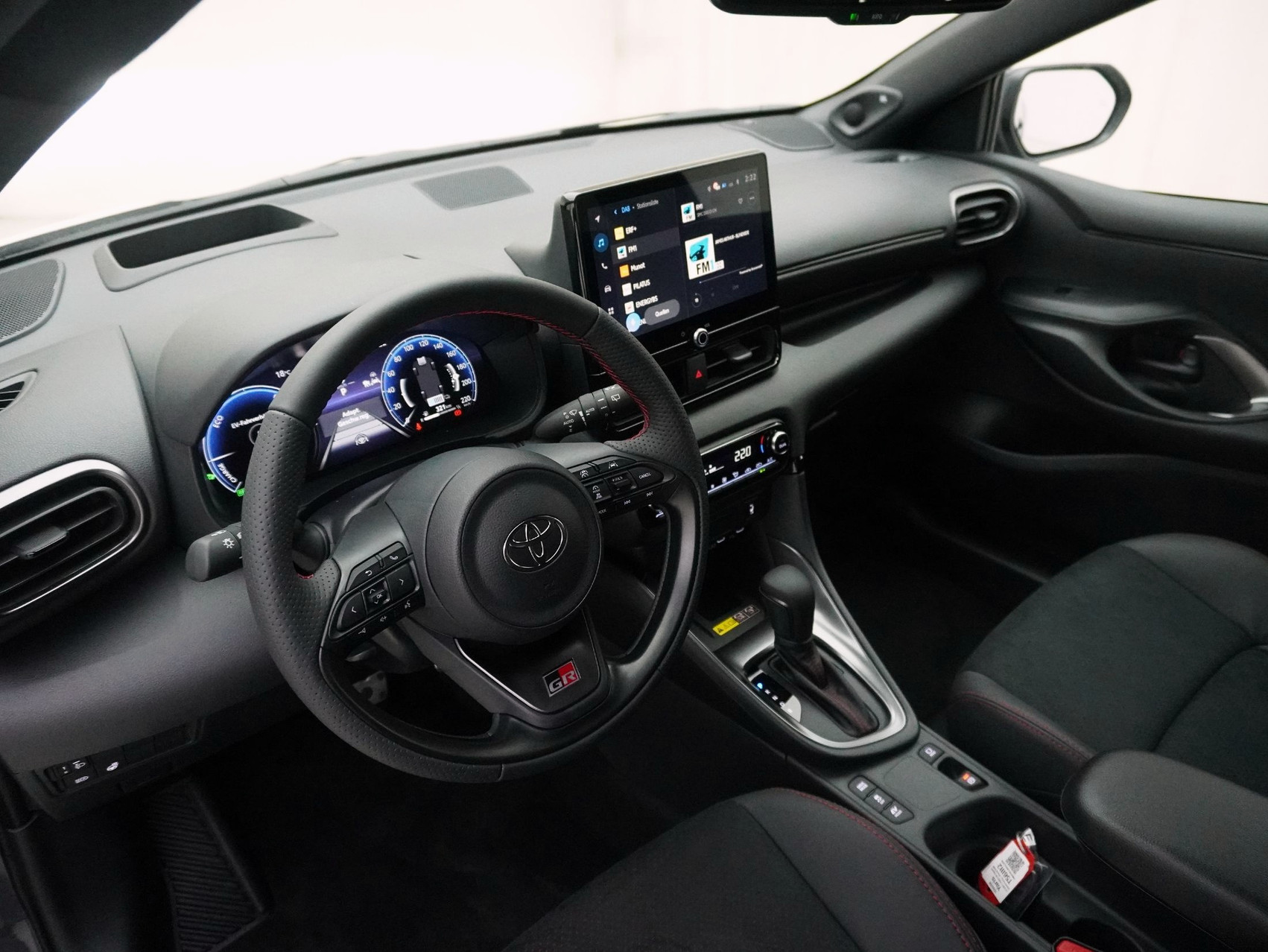 TOYOTA Yaris 1.5 VVT-i HSD GR Sport ** mit Head-Up **