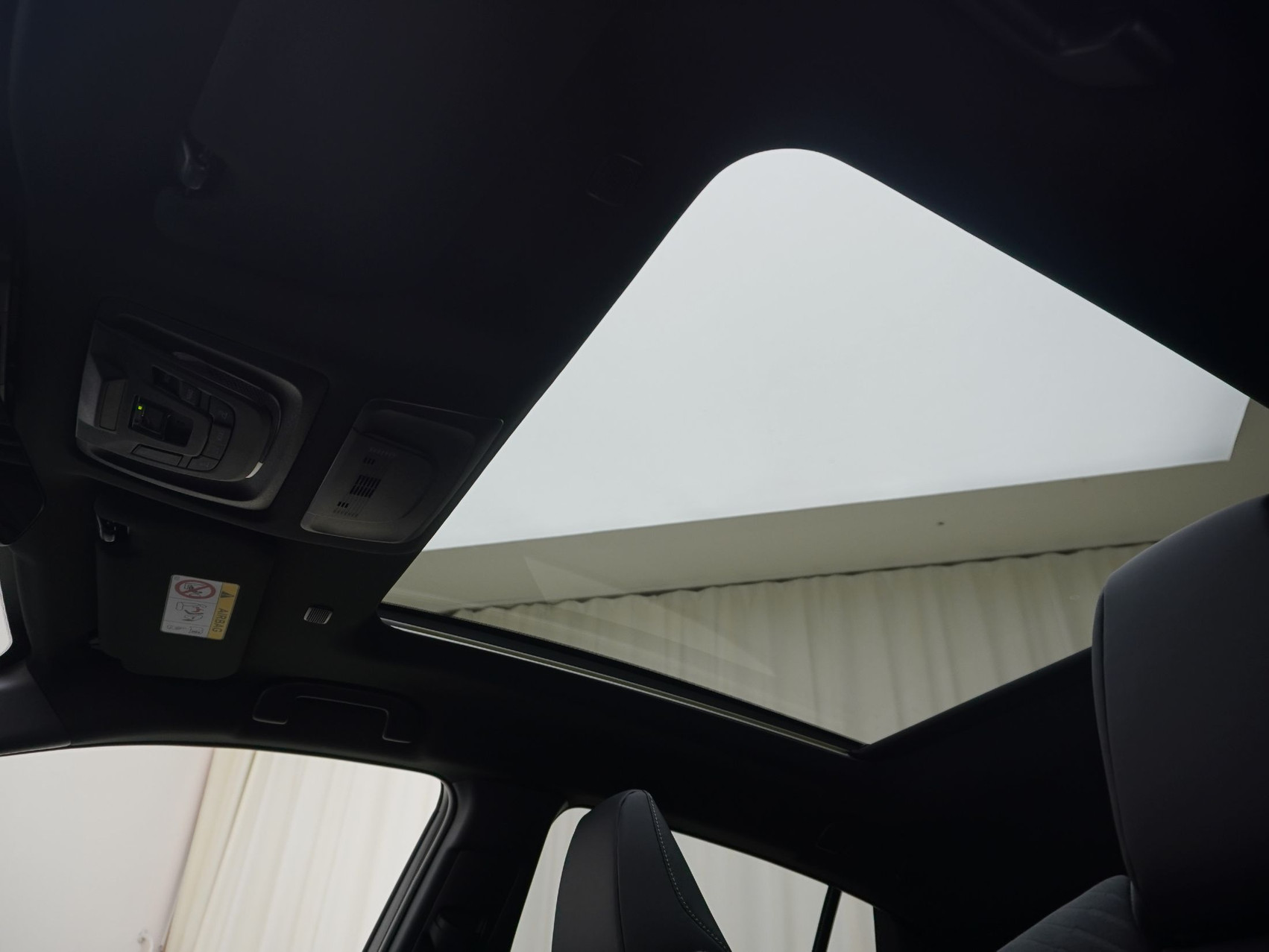 TOYOTA C-HR+ 77 KWh AWD Premium ** mit Panoramadach **