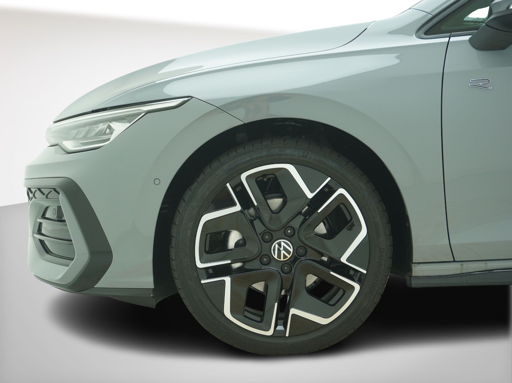 VW Golf VIII Variant 1.5 eTSI R-Line DSG