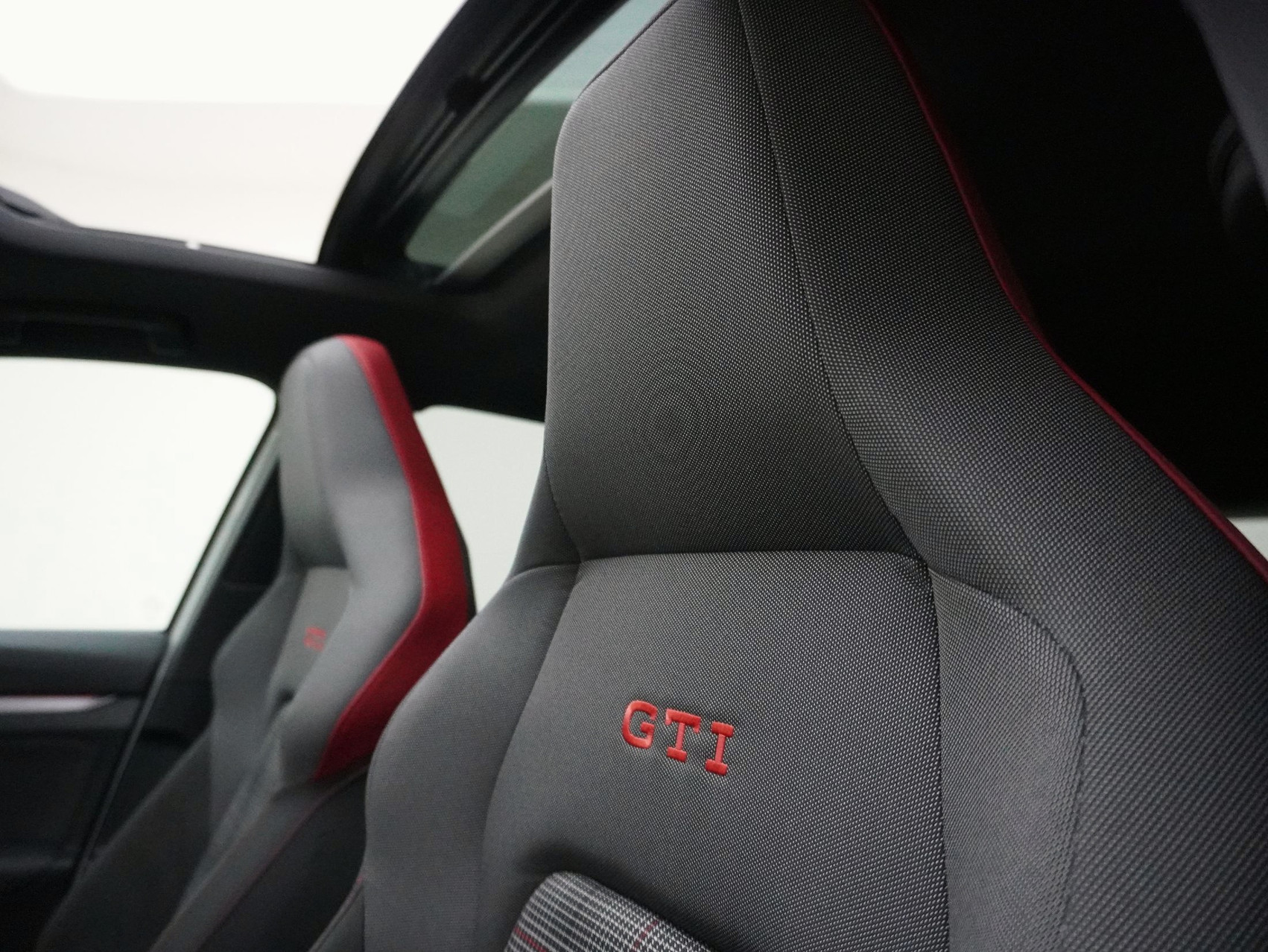 VW Golf 8.5 2.0 TSI DSG GTI Black Style (2025) ** Harman/Kardon / Head-Up / Panoramadach **