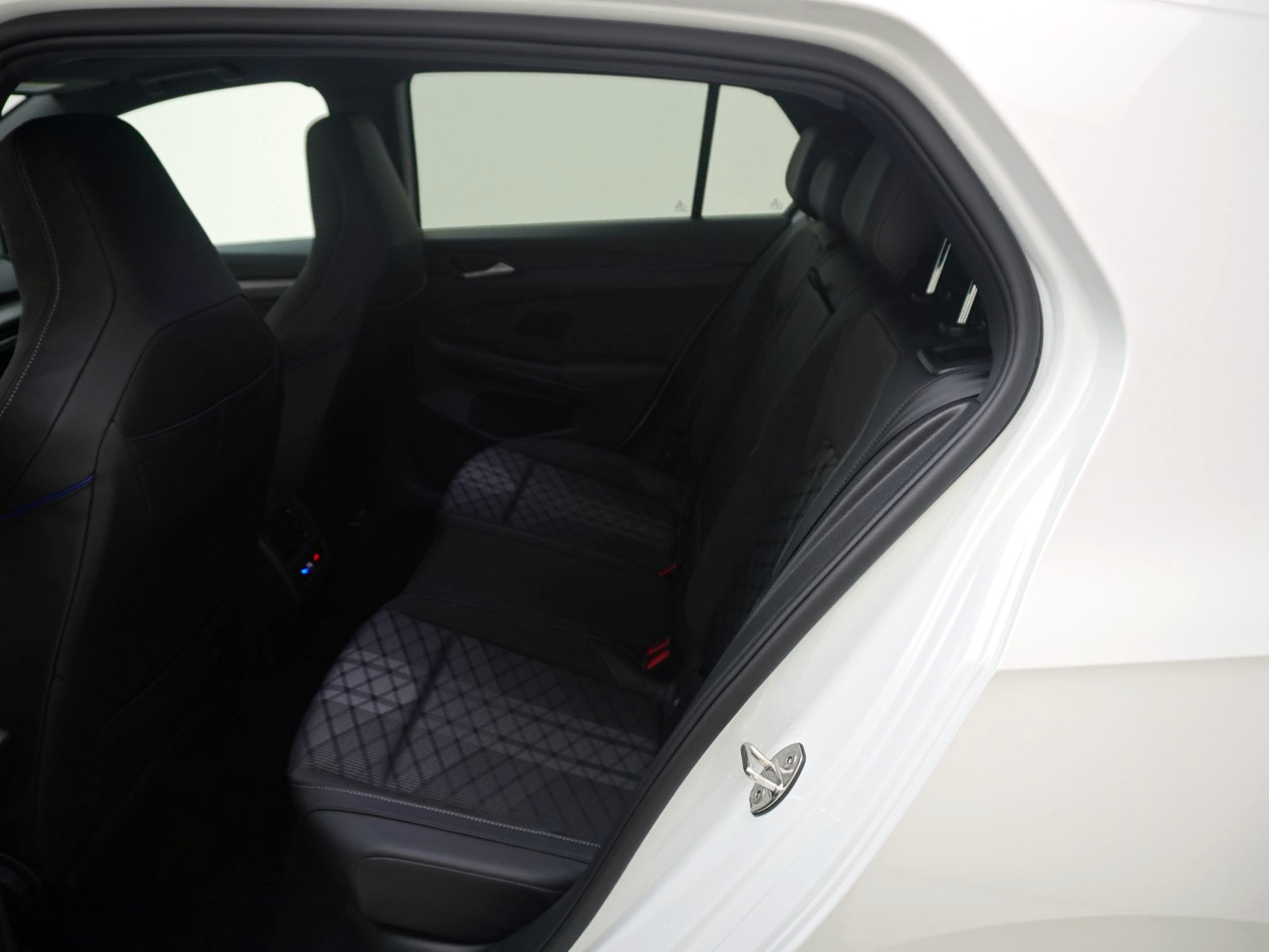 VW Golf VIII 2.0 TSI R-Line DSG 4Motion