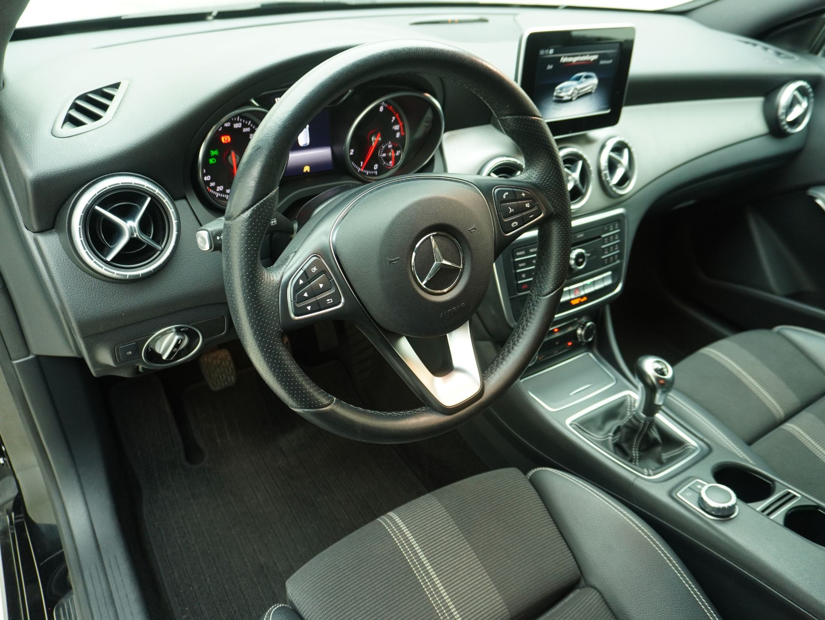 MERCEDES-BENZ CLA-Klasse CLA 200 Night Star Shooting Brake