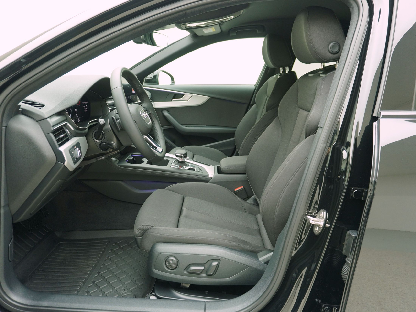 AUDI A4 40 TFSI S Line S-Tronic