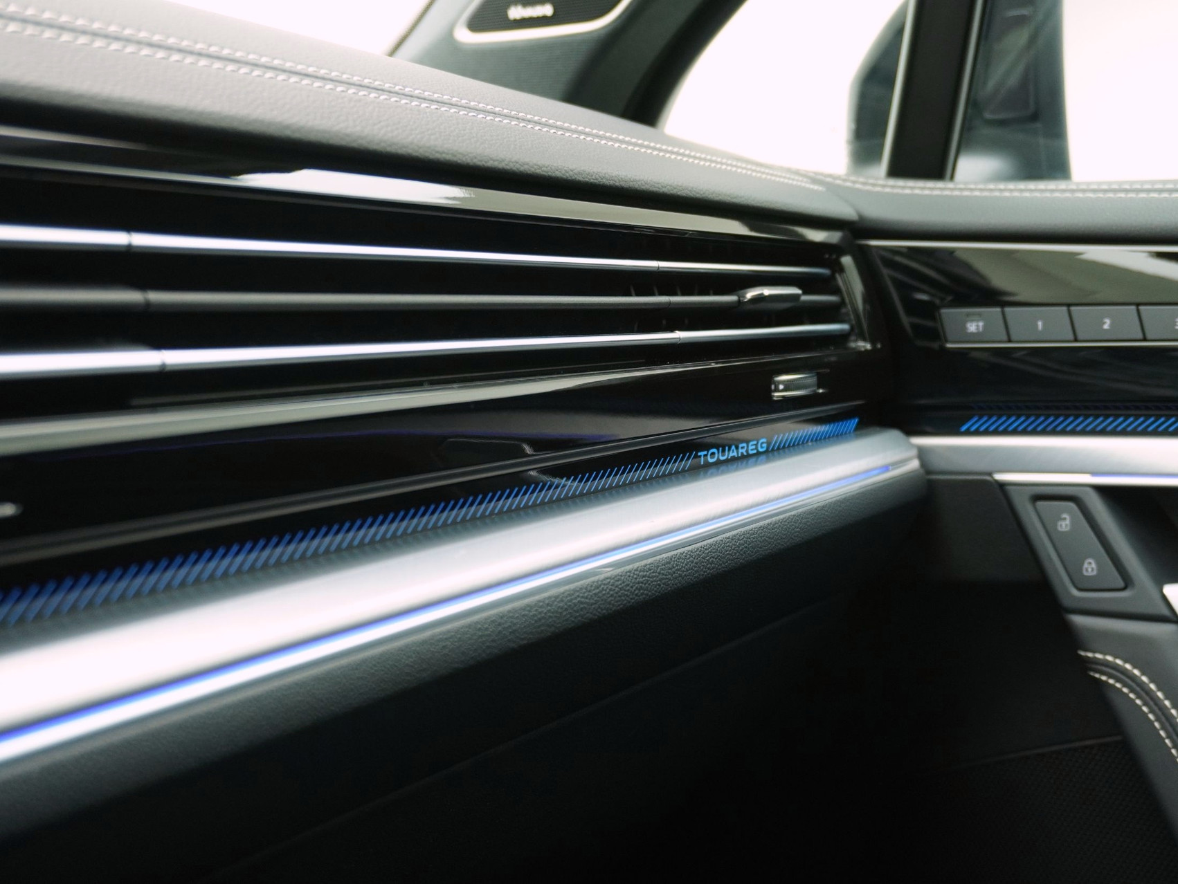 VW Touareg 3.0 TDI R-Line Black Style 4Motion **Vollausstattung**